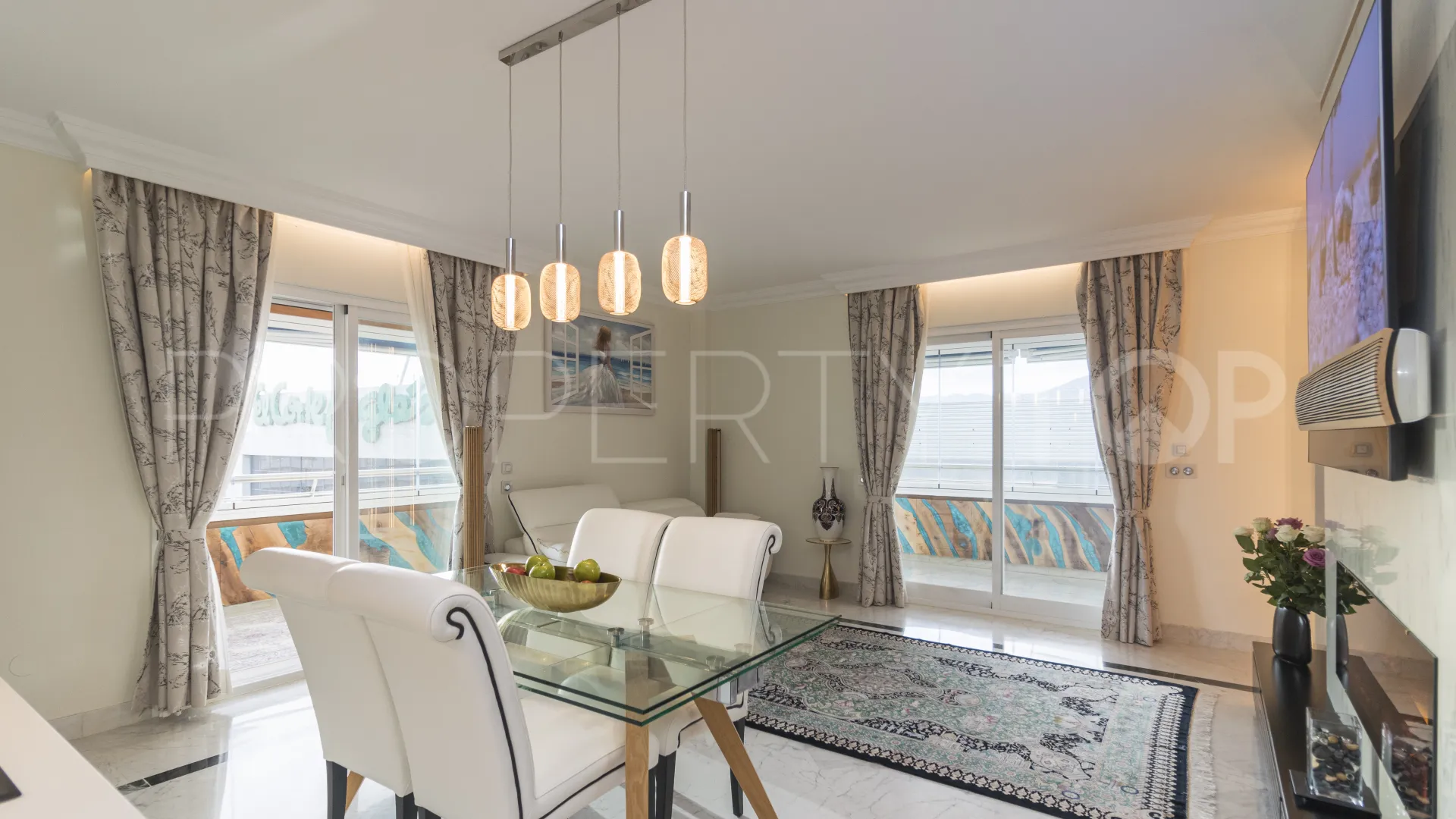 Apartamento a la venta de 2 dormitorios en Marina Banus