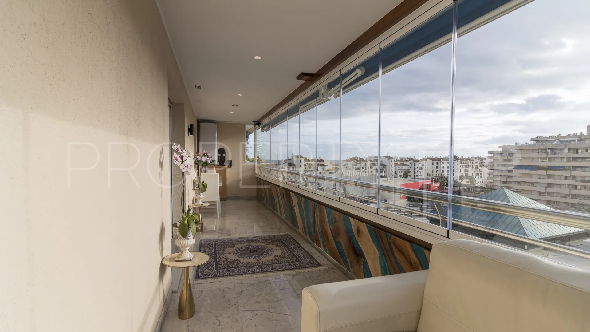 Apartamento a la venta de 2 dormitorios en Marina Banus