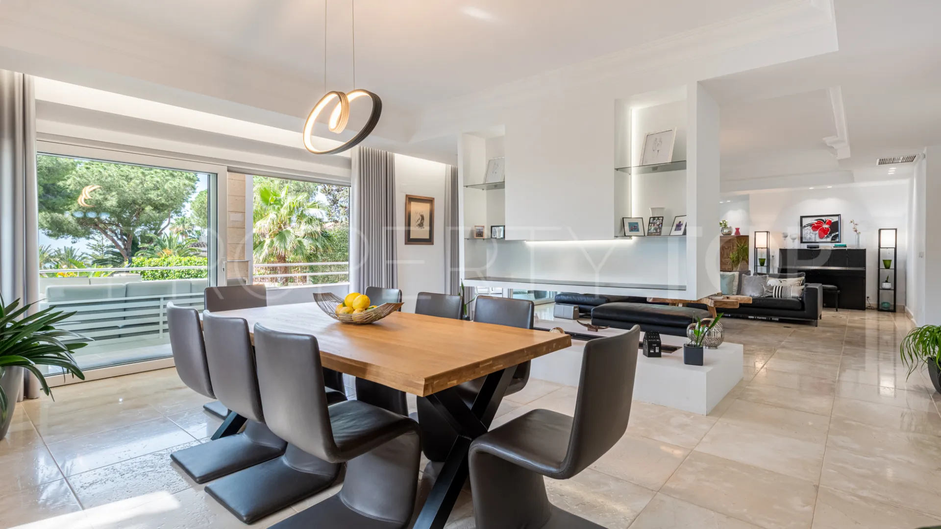 5 bedrooms villa in Hacienda las Chapas for sale