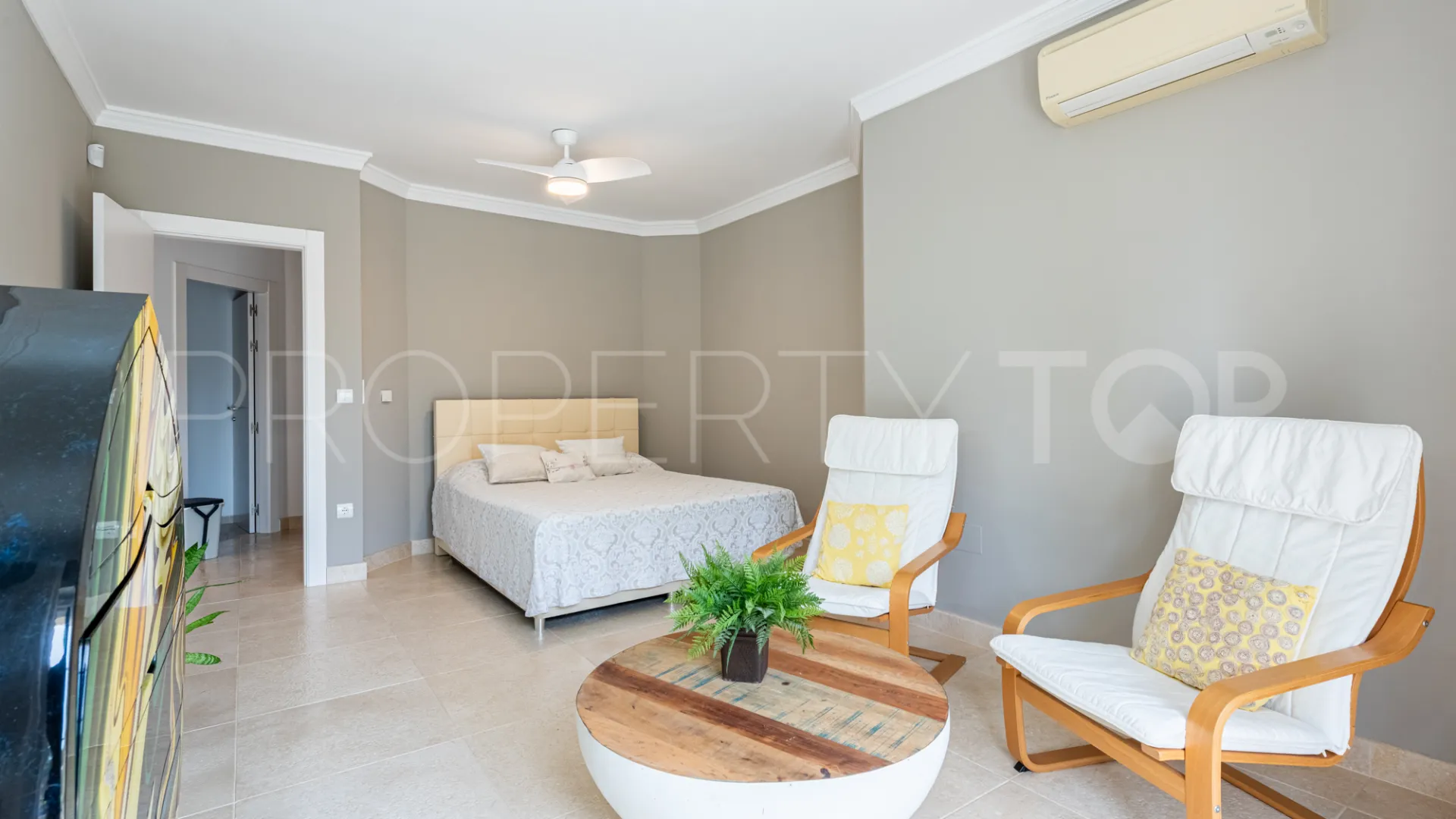 5 bedrooms villa in Hacienda las Chapas for sale