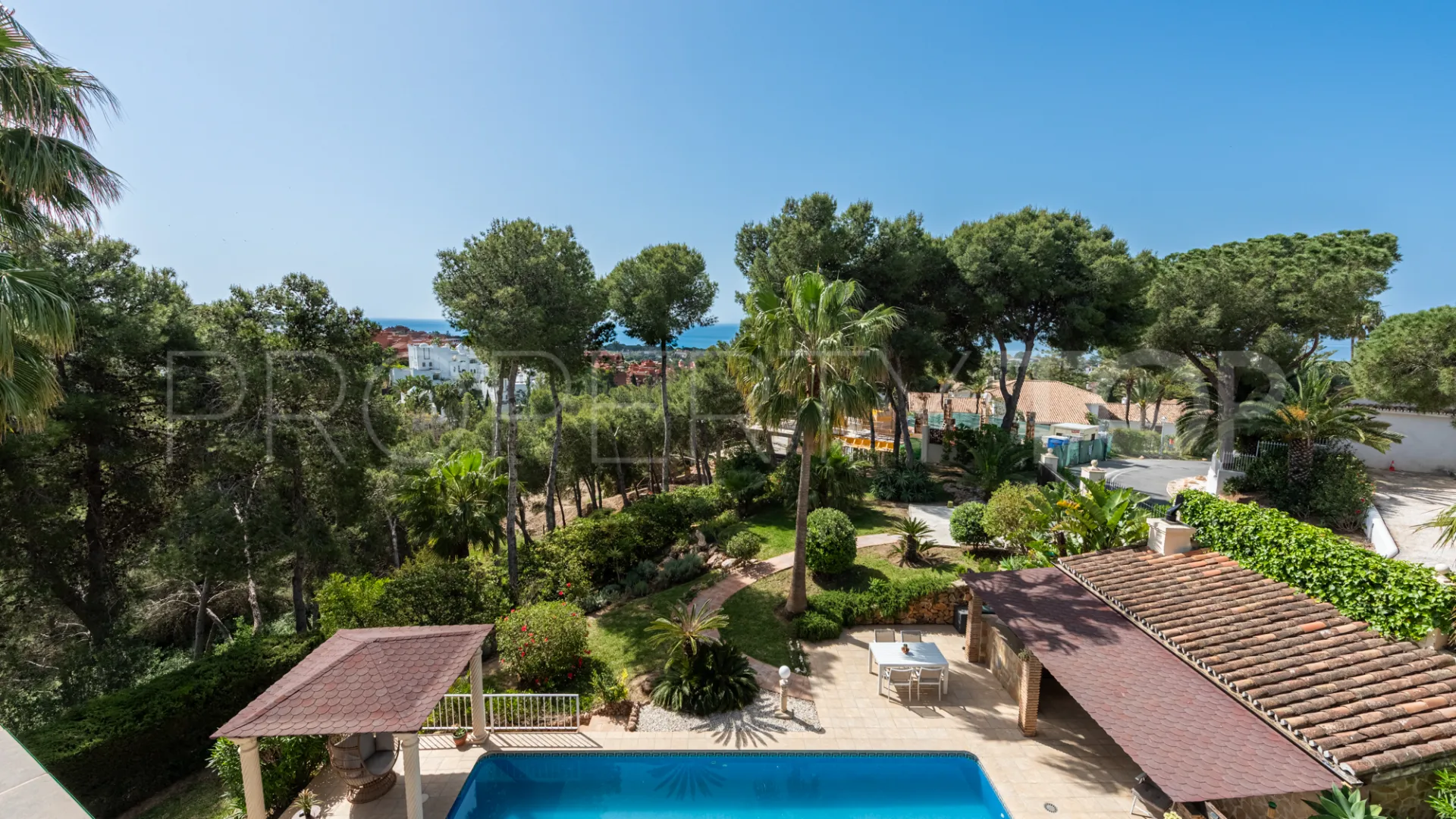 5 bedrooms villa in Hacienda las Chapas for sale