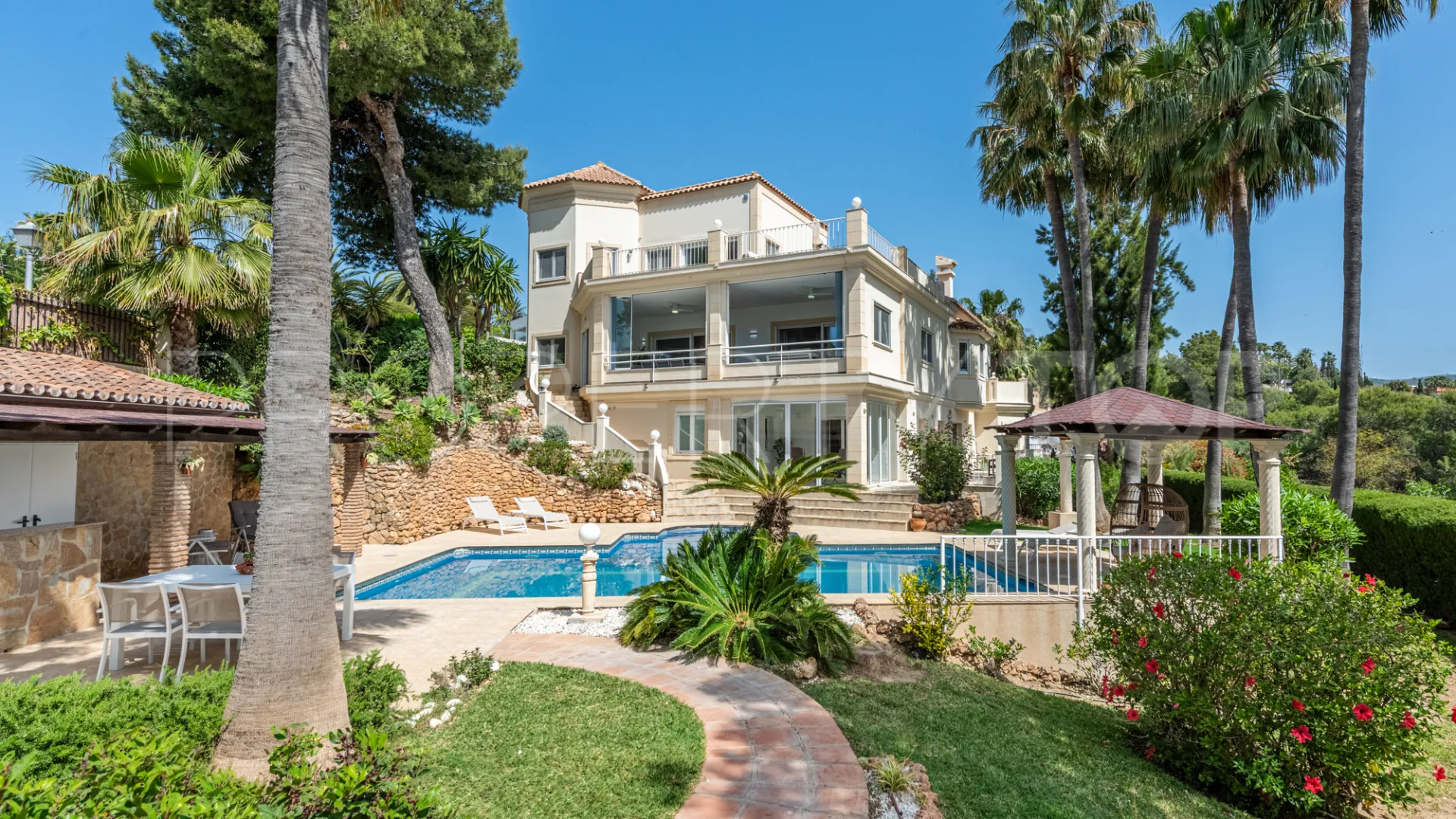 5 bedrooms villa in Hacienda las Chapas for sale