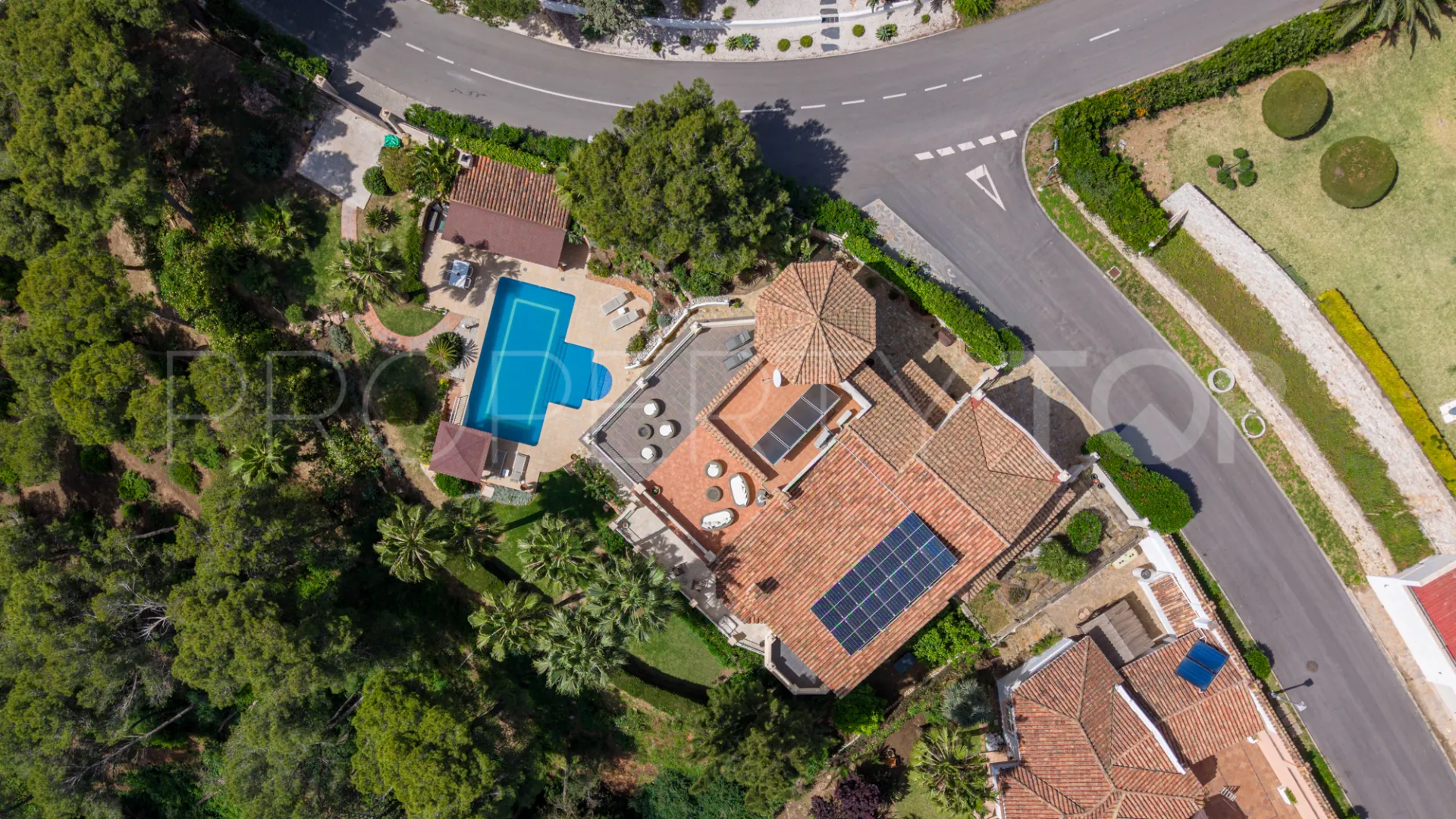 5 bedrooms villa in Hacienda las Chapas for sale
