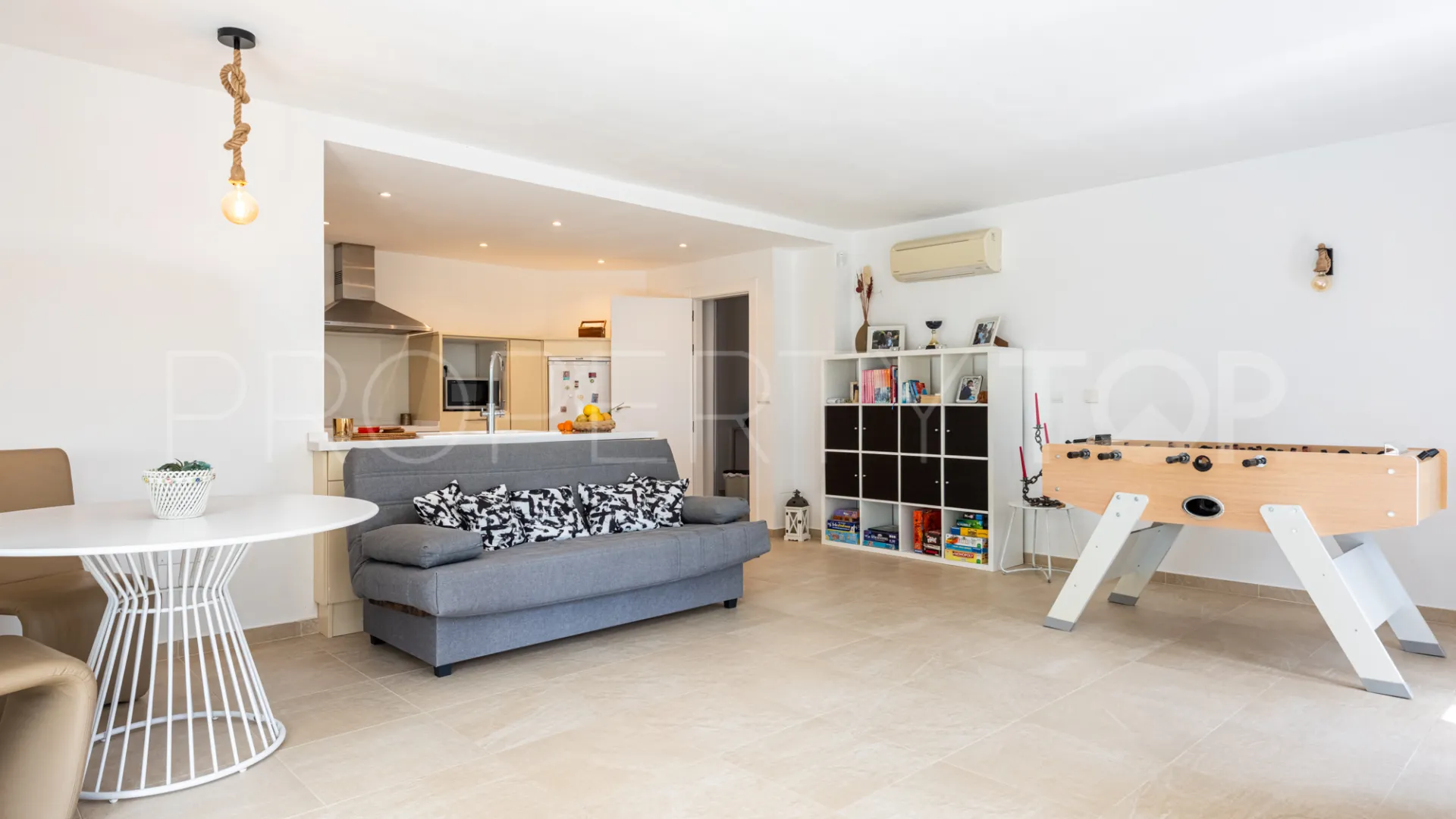 5 bedrooms villa in Hacienda las Chapas for sale