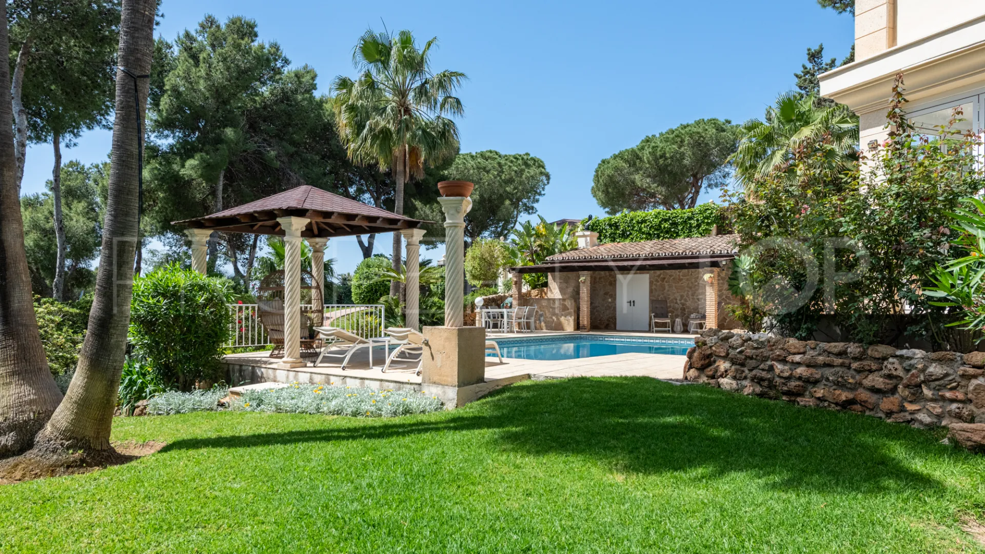 5 bedrooms villa in Hacienda las Chapas for sale