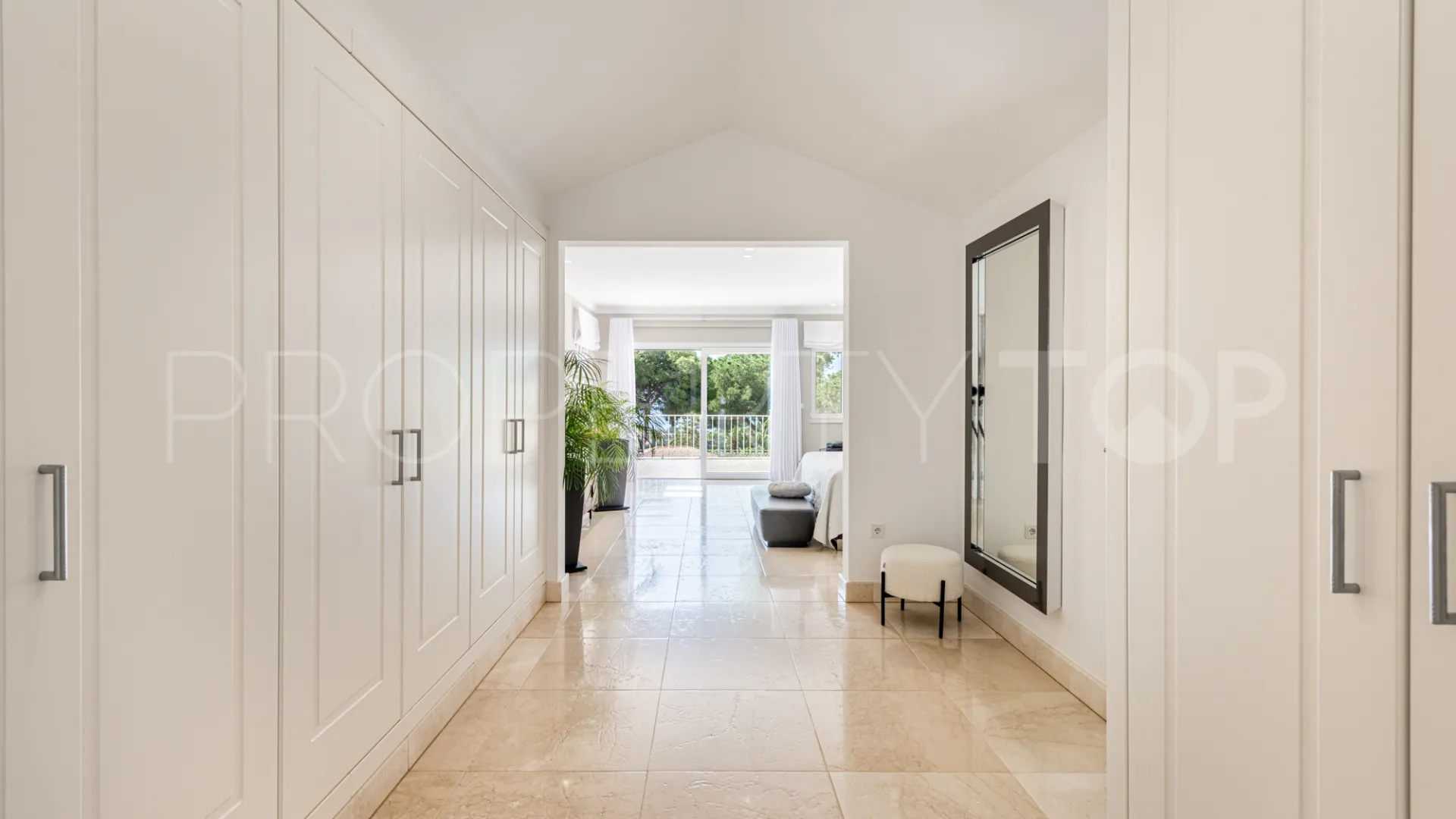 5 bedrooms villa in Hacienda las Chapas for sale