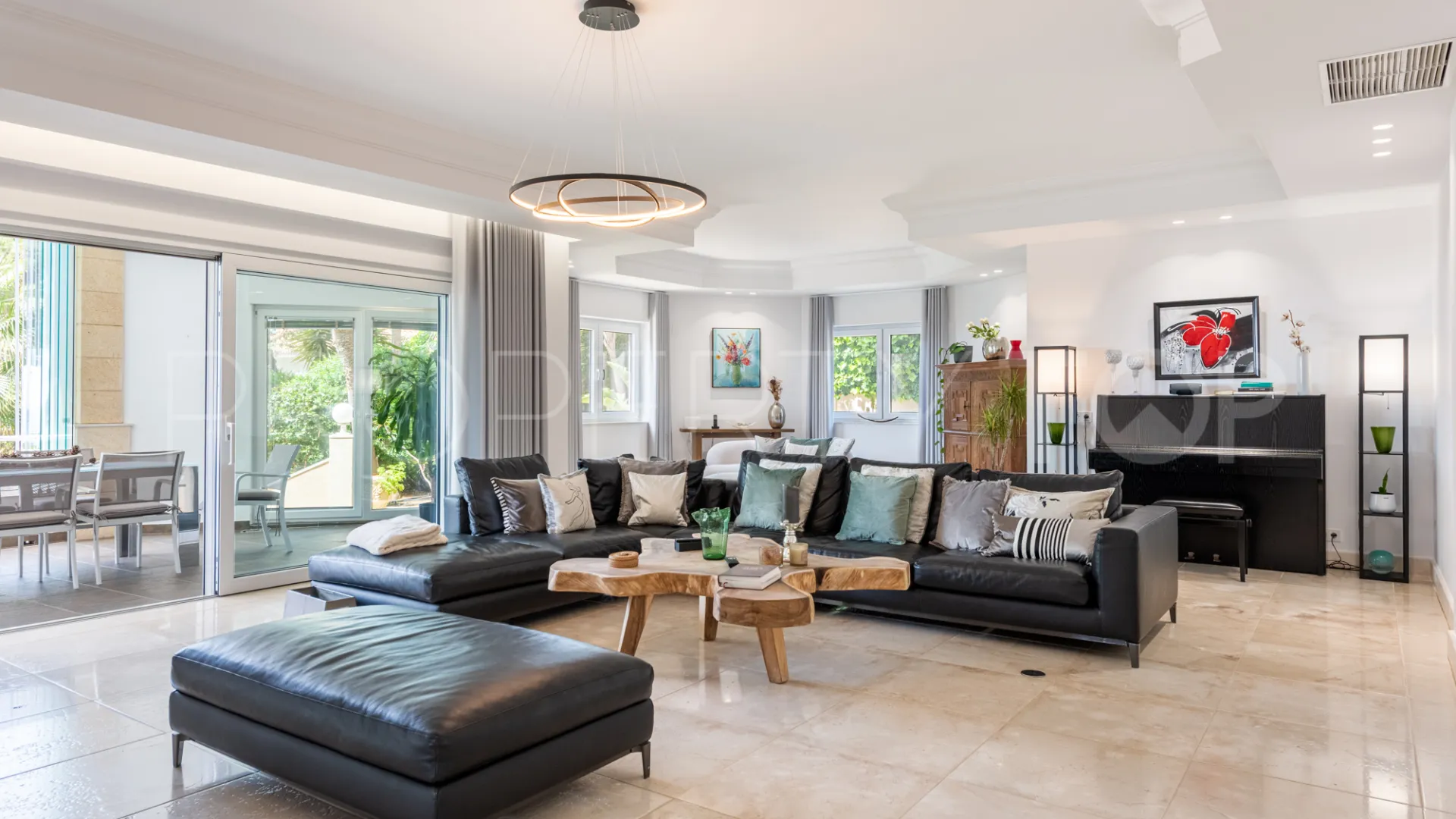5 bedrooms villa in Hacienda las Chapas for sale