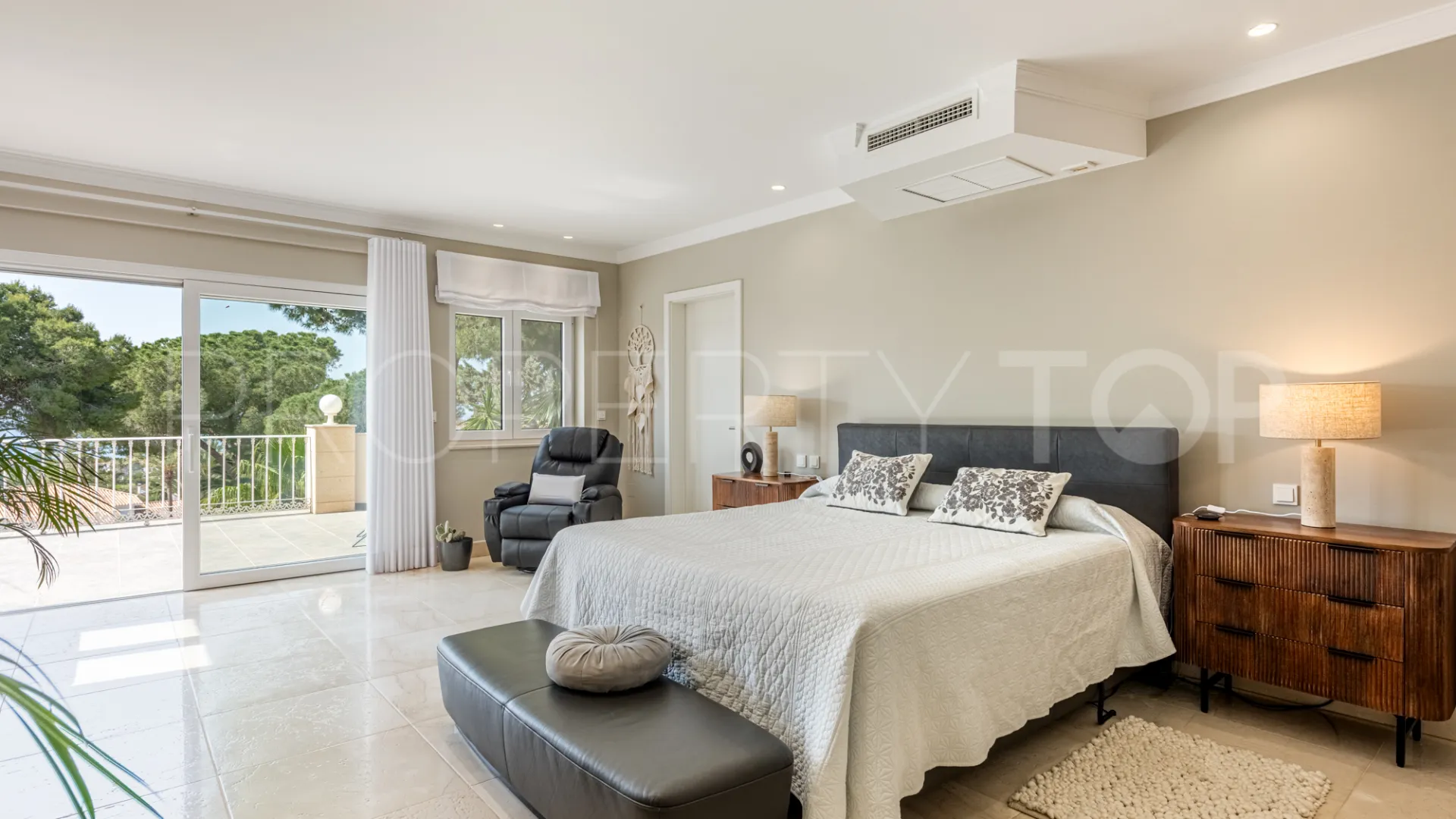 5 bedrooms villa in Hacienda las Chapas for sale