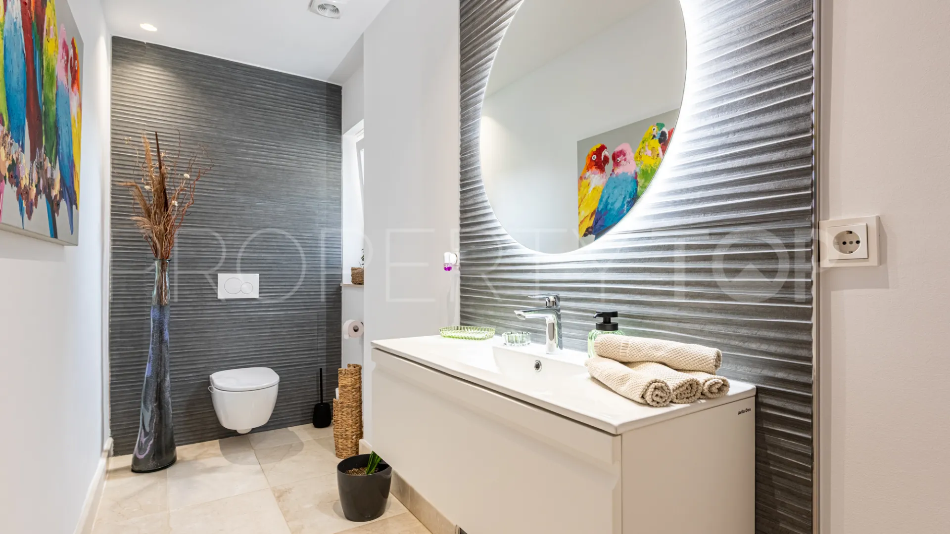 5 bedrooms villa in Hacienda las Chapas for sale