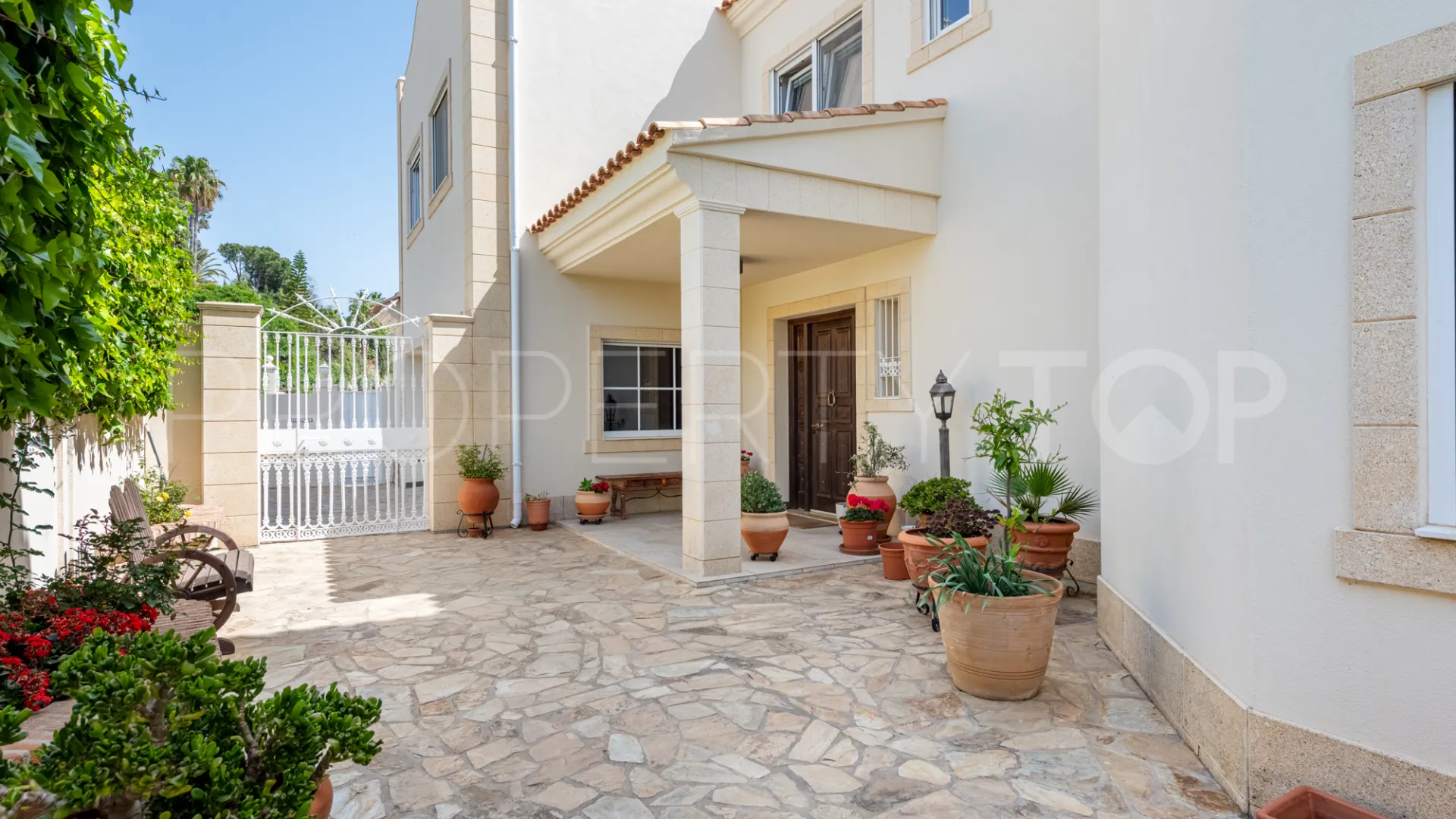 5 bedrooms villa in Hacienda las Chapas for sale