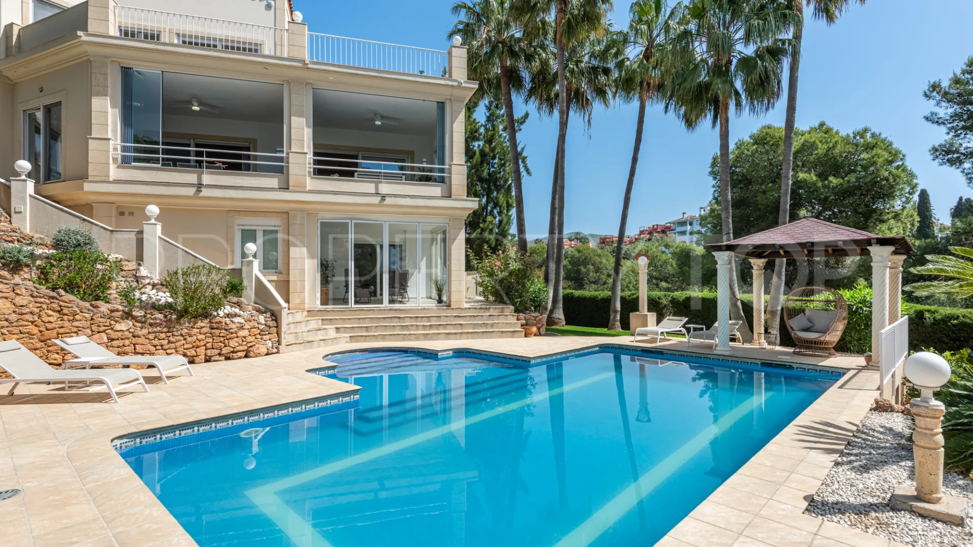 5 bedrooms villa in Hacienda las Chapas for sale