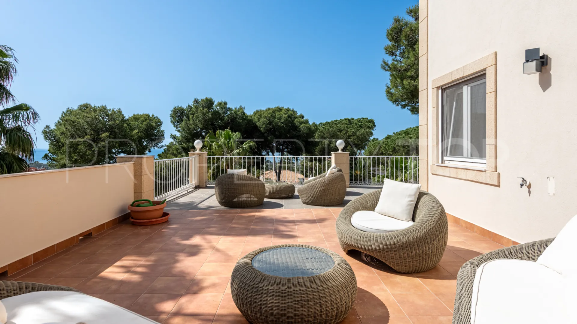 5 bedrooms villa in Hacienda las Chapas for sale