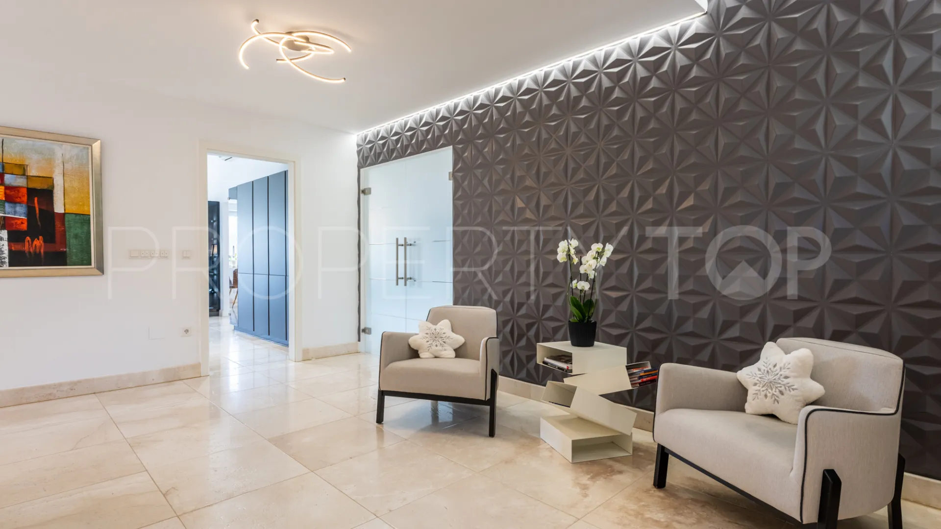 5 bedrooms villa in Hacienda las Chapas for sale