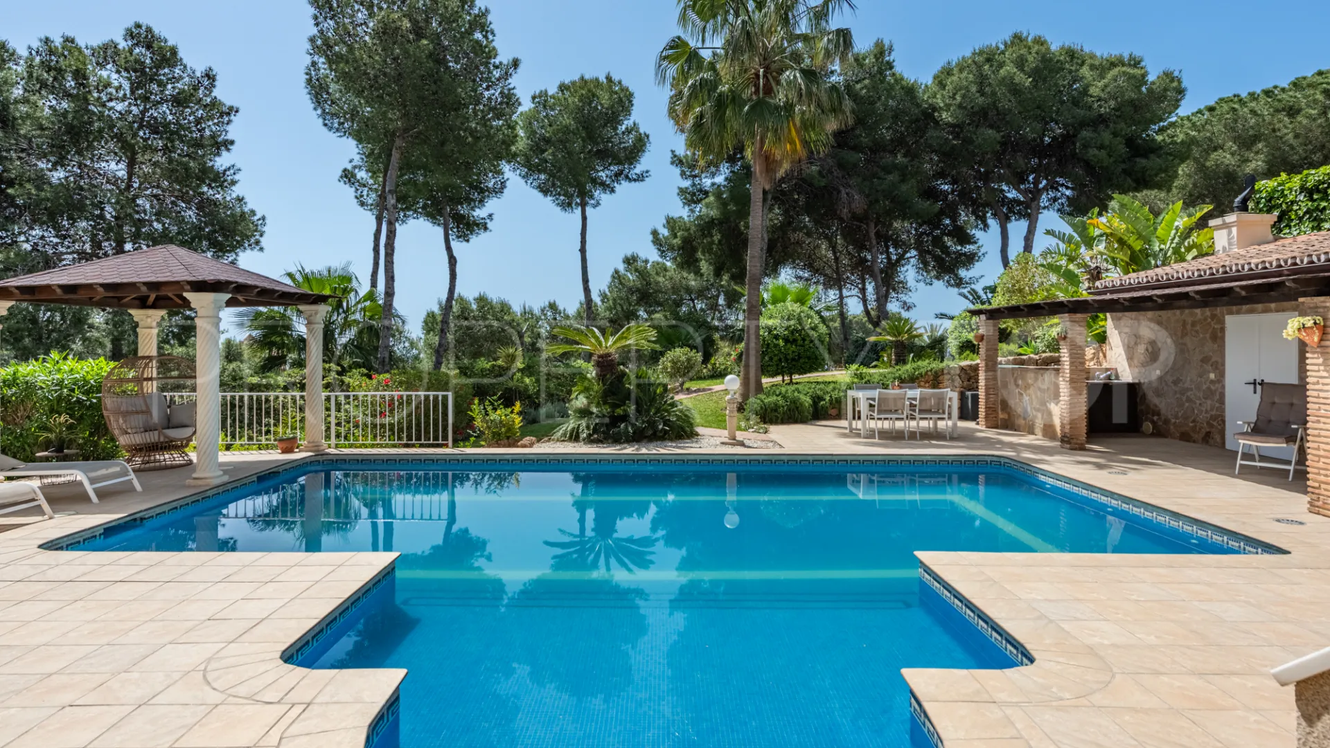 5 bedrooms villa in Hacienda las Chapas for sale