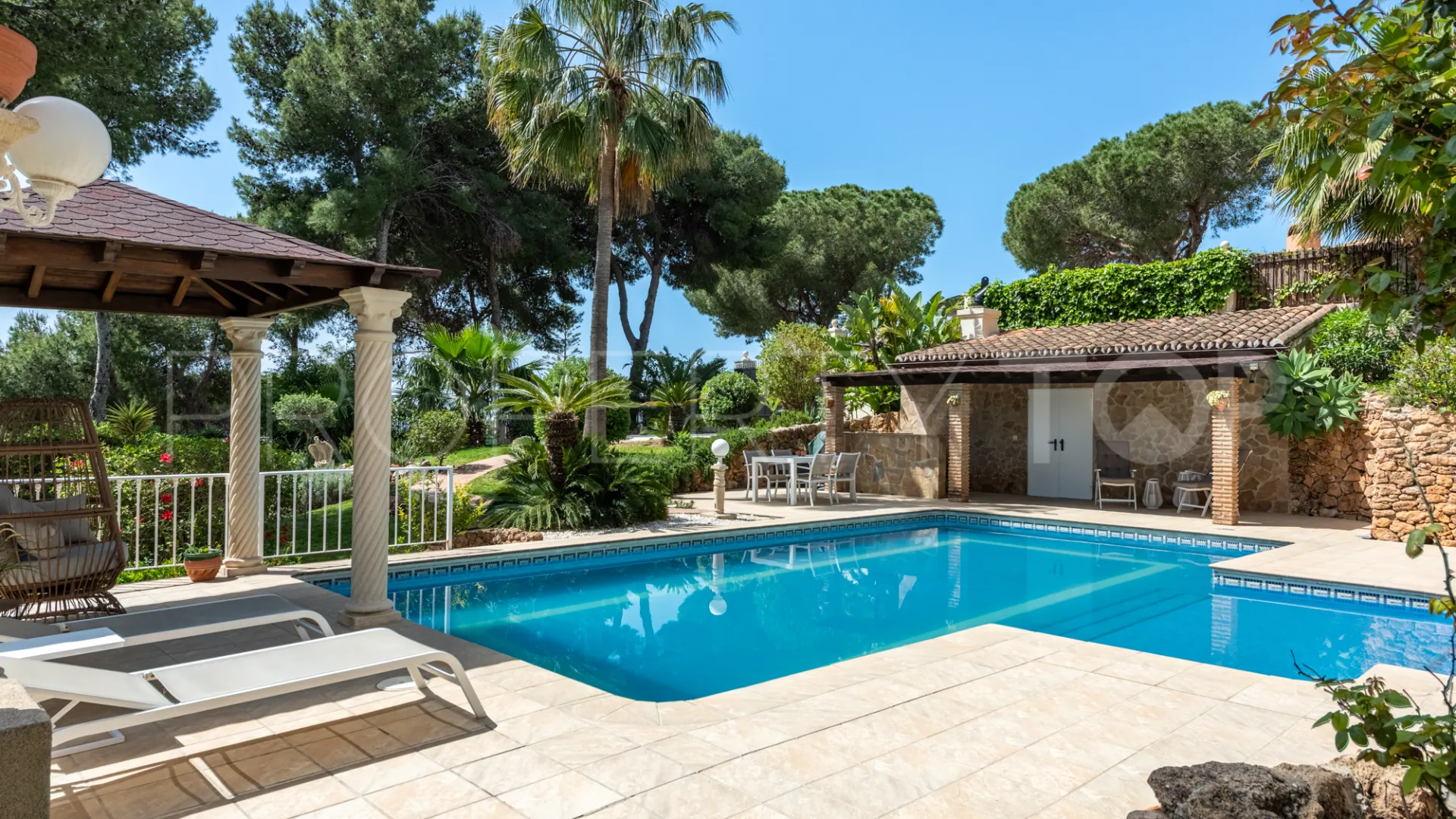 5 bedrooms villa in Hacienda las Chapas for sale