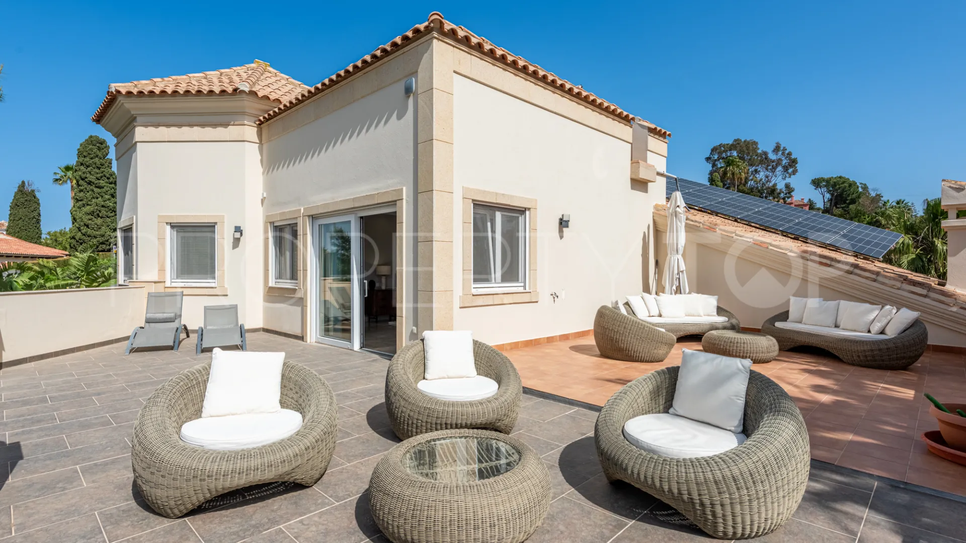 5 bedrooms villa in Hacienda las Chapas for sale