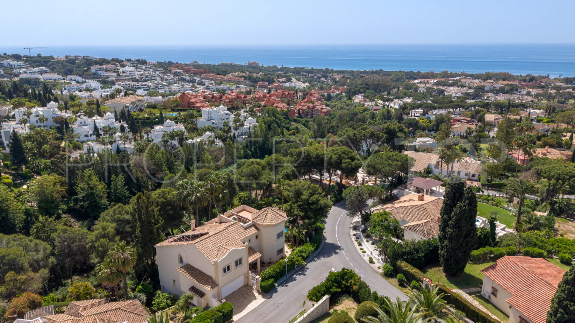 5 bedrooms villa in Hacienda las Chapas for sale