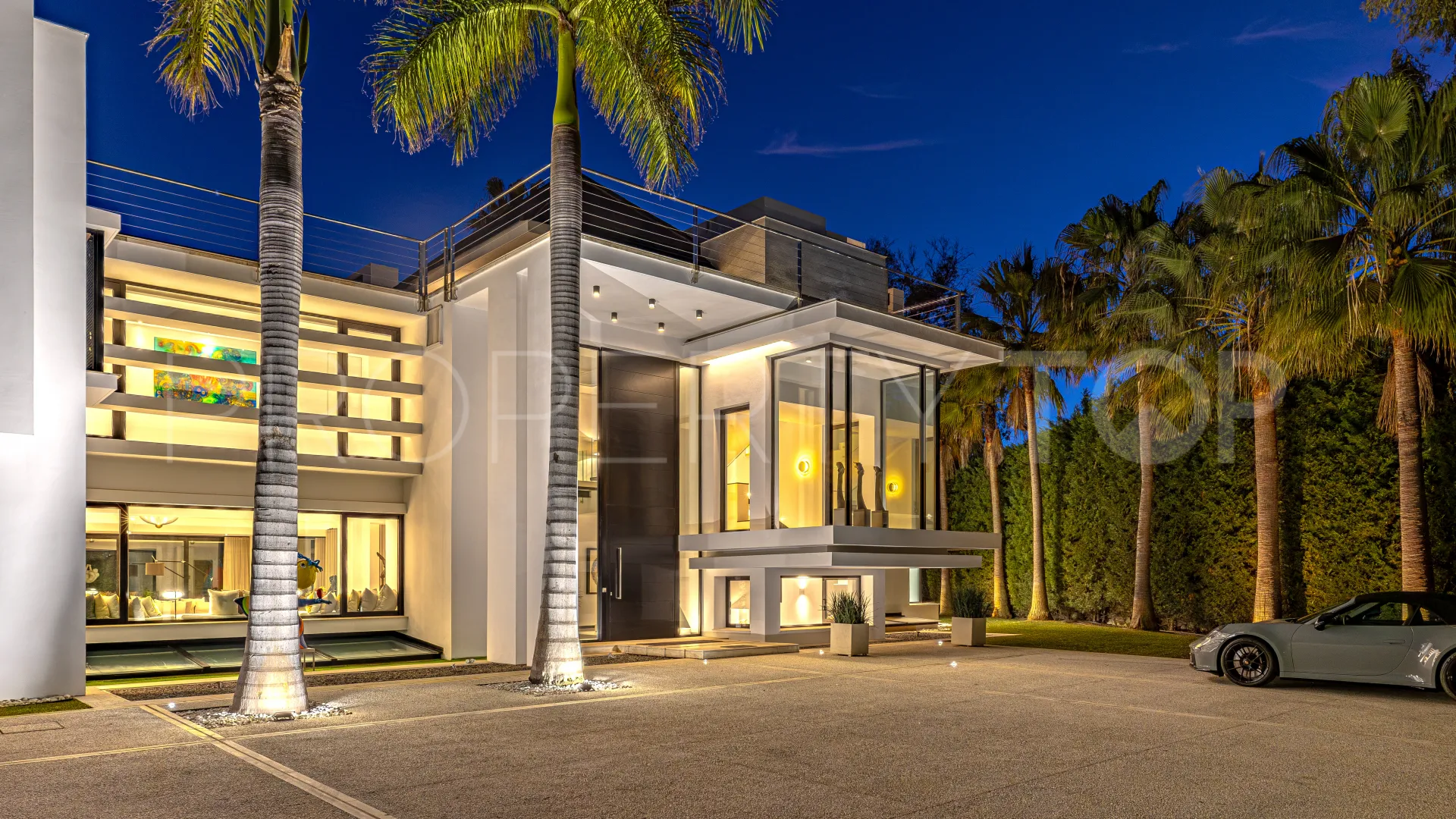 For sale villa in Guadalmina Baja with 5 bedrooms