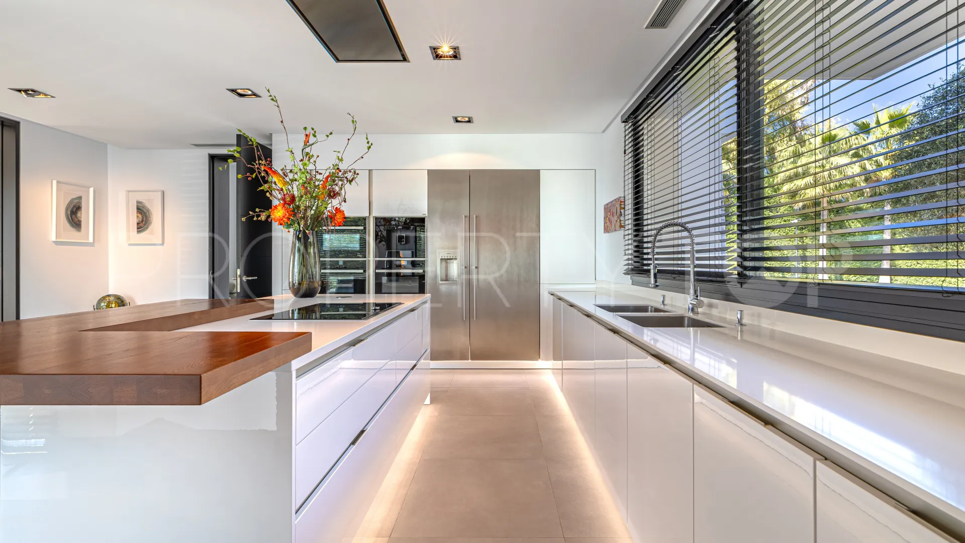 For sale villa in Guadalmina Baja with 5 bedrooms