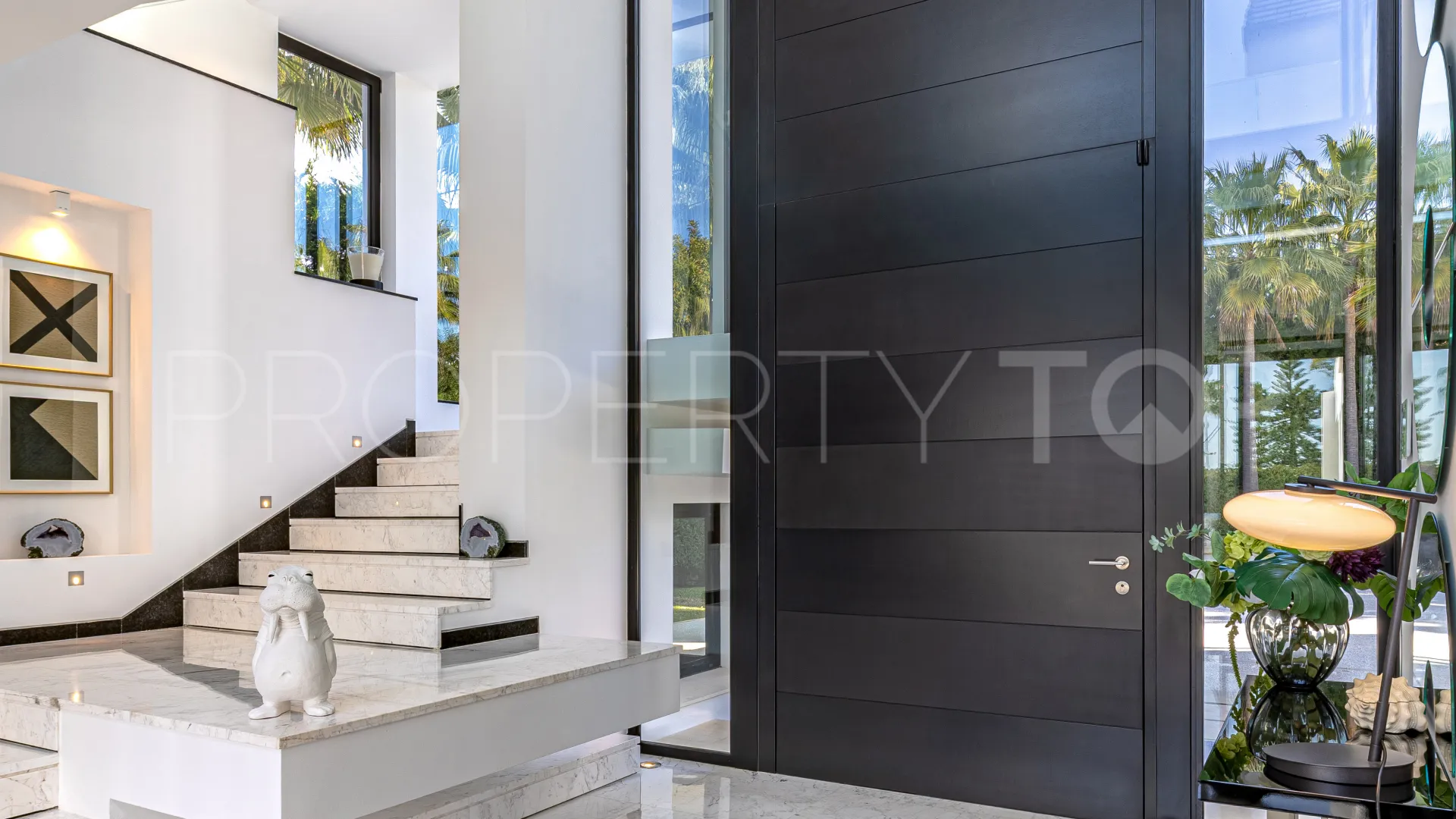 For sale villa in Guadalmina Baja with 5 bedrooms