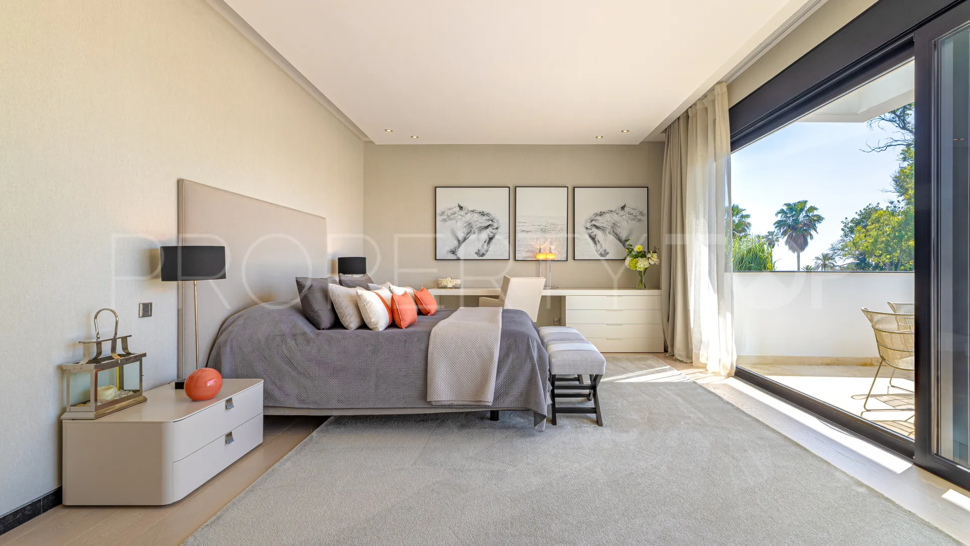 For sale villa in Guadalmina Baja with 5 bedrooms