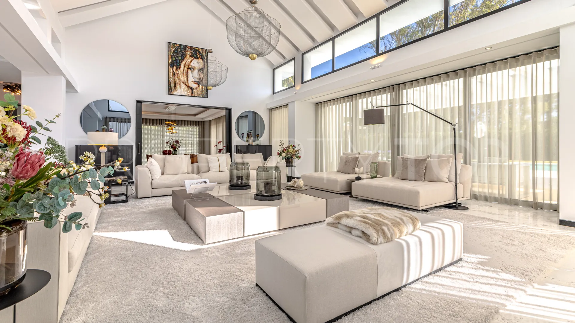 For sale villa in Guadalmina Baja with 5 bedrooms
