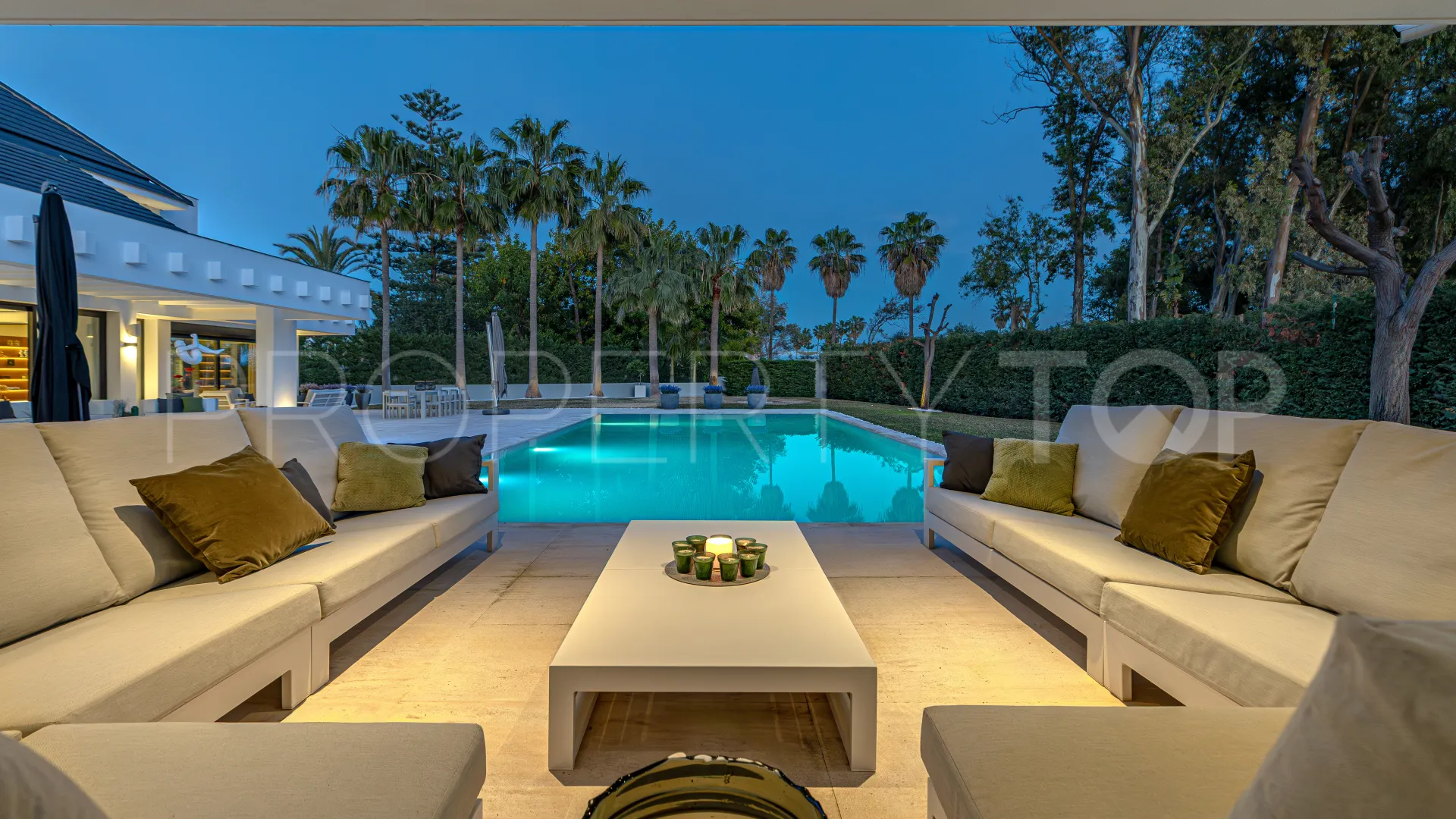 For sale villa in Guadalmina Baja with 5 bedrooms
