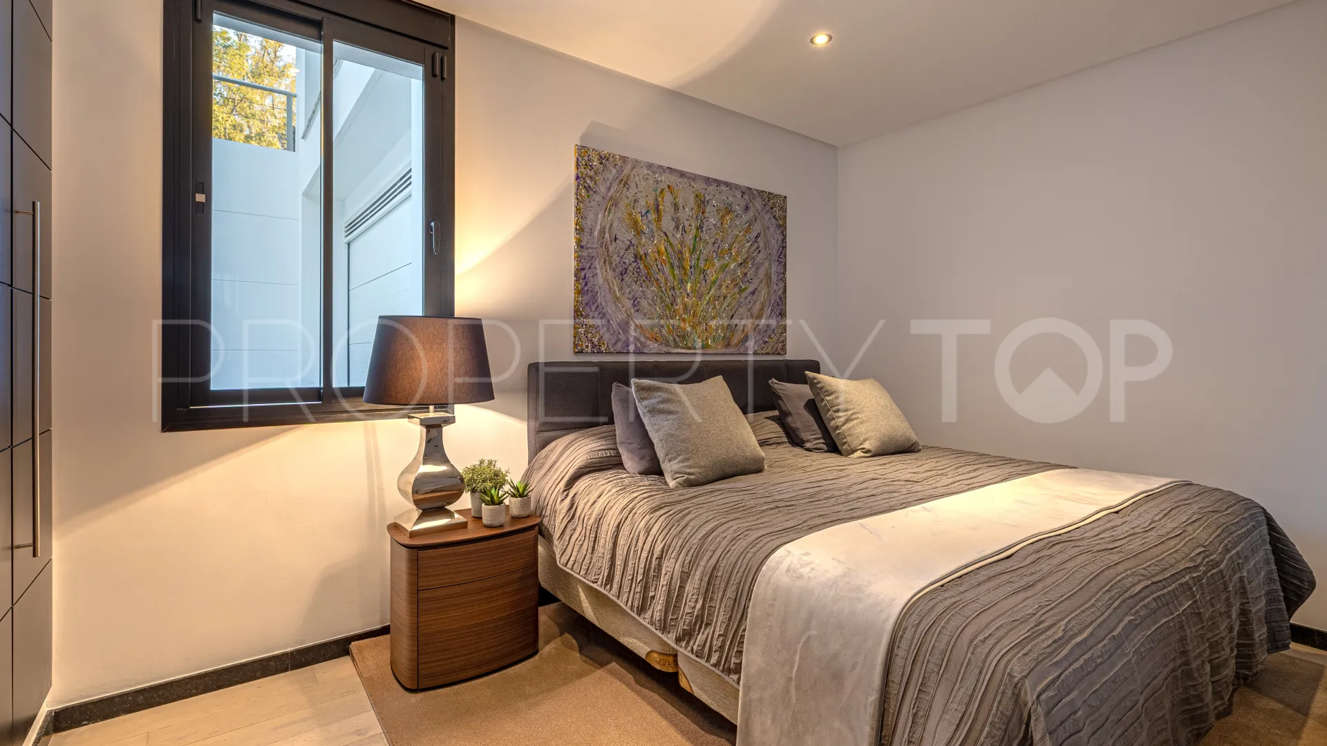For sale villa in Guadalmina Baja with 5 bedrooms