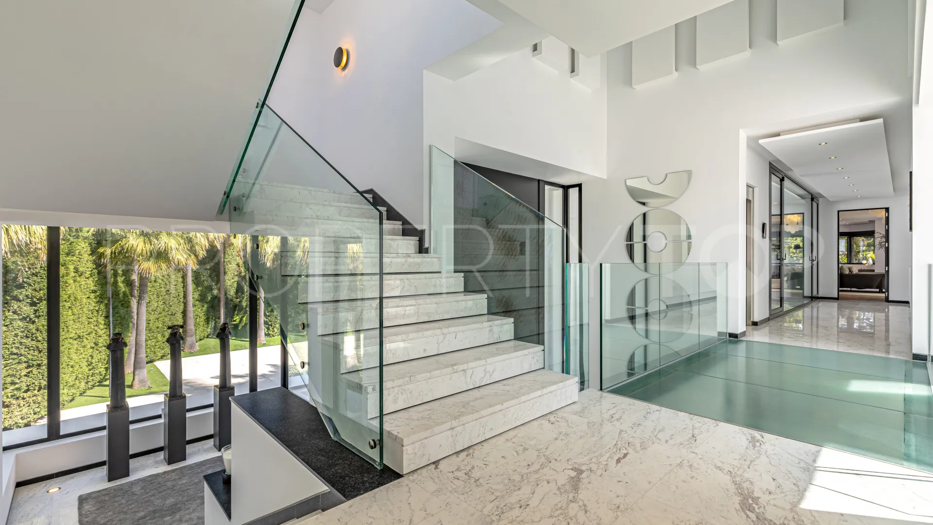 For sale villa in Guadalmina Baja with 5 bedrooms