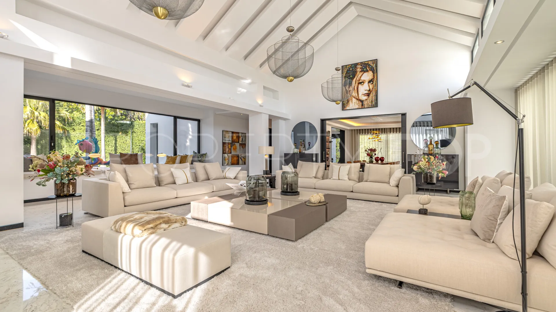 For sale villa in Guadalmina Baja with 5 bedrooms