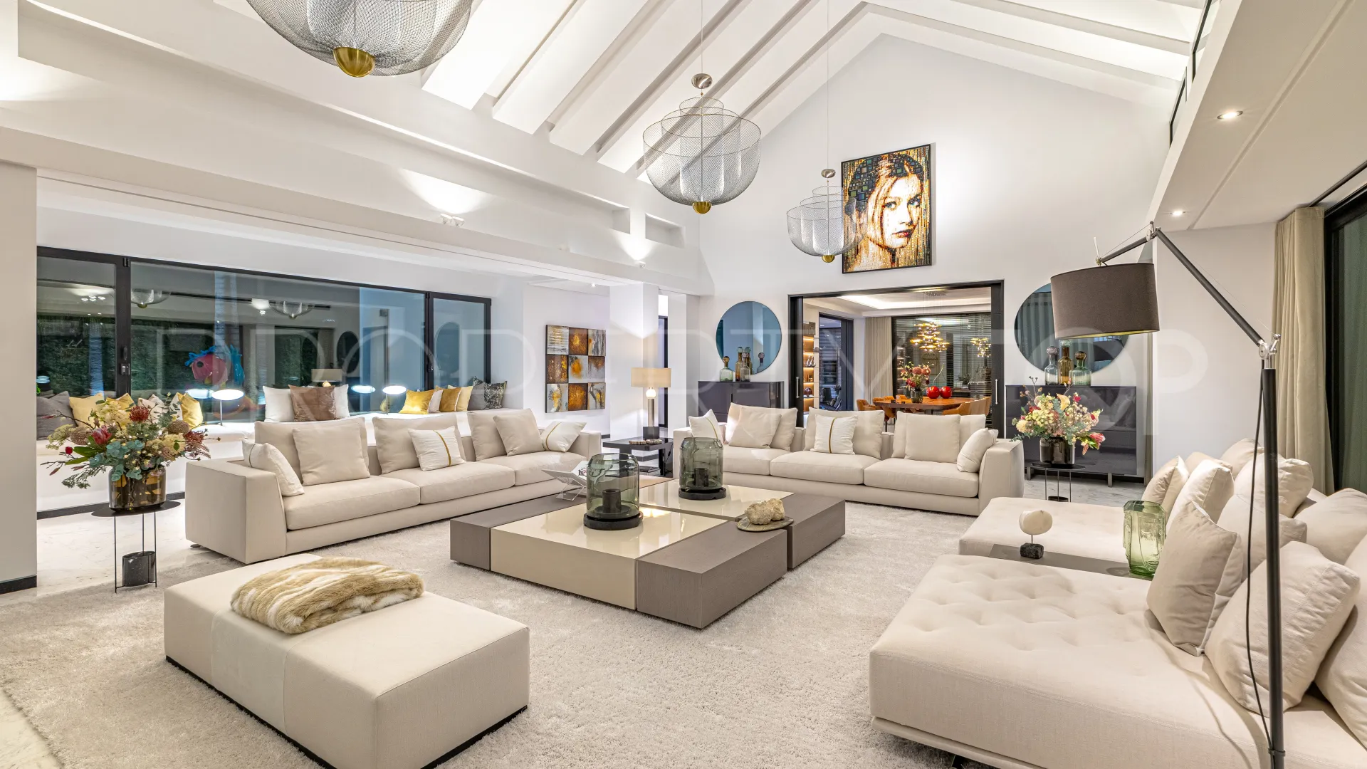 For sale villa in Guadalmina Baja with 5 bedrooms