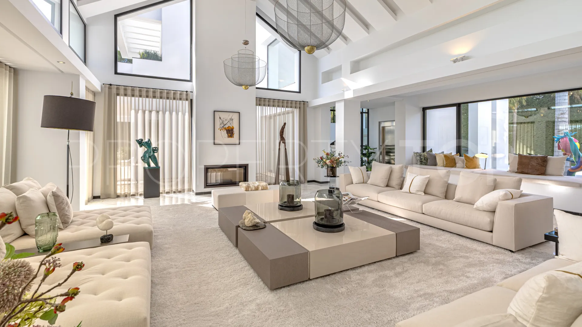 For sale villa in Guadalmina Baja with 5 bedrooms