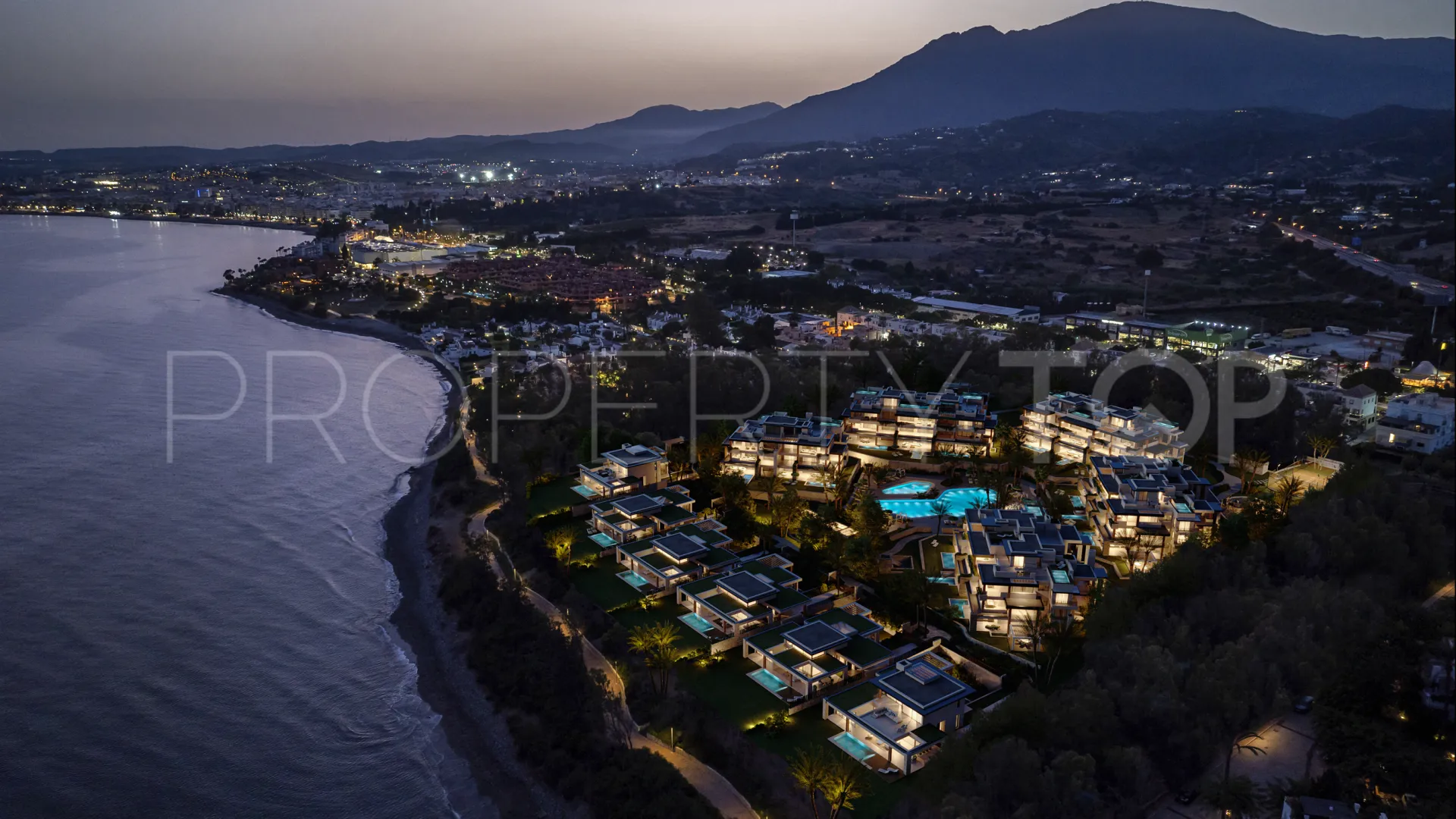 Atico duplex en venta en Estepona Este