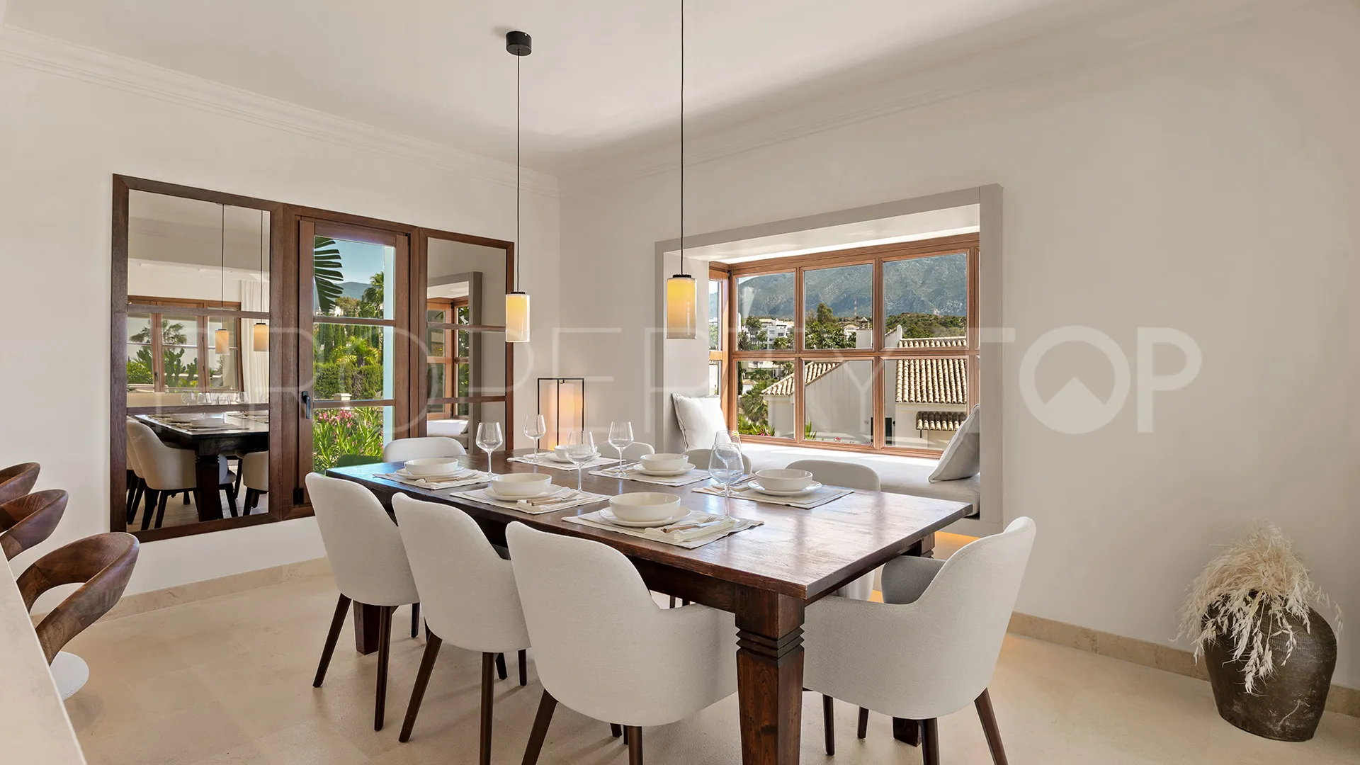 For sale Bellevue villa with 4 bedrooms