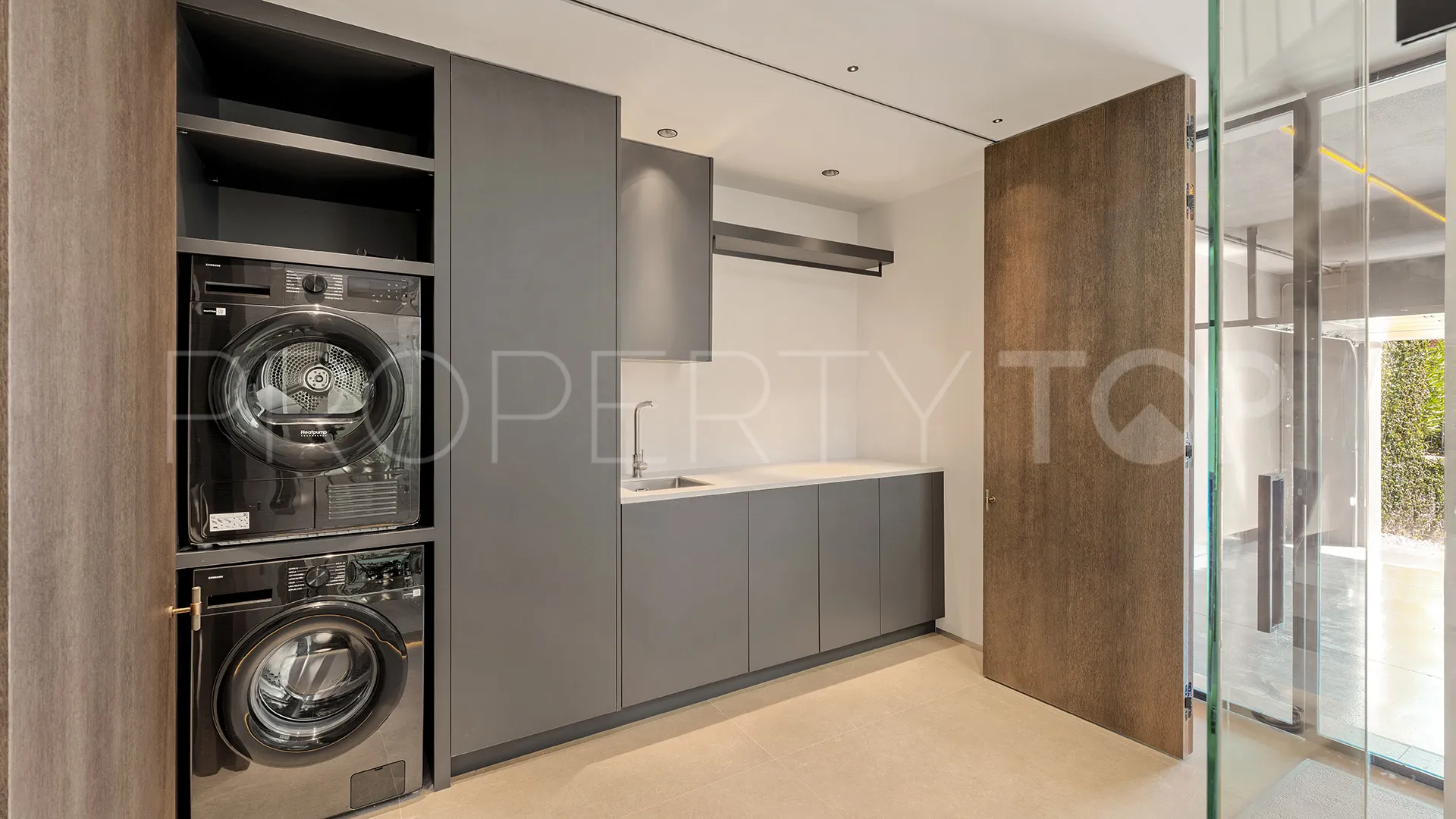 For sale Bellevue villa with 4 bedrooms