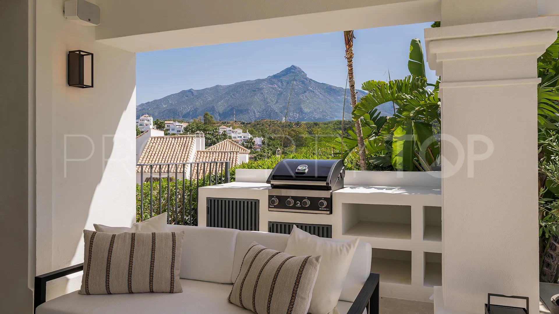 For sale Bellevue villa with 4 bedrooms
