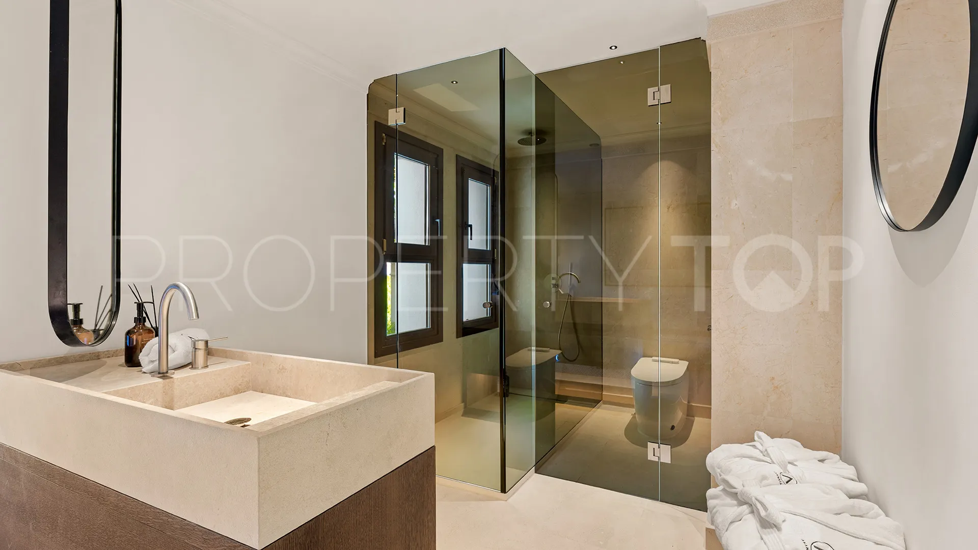 For sale Bellevue villa with 4 bedrooms