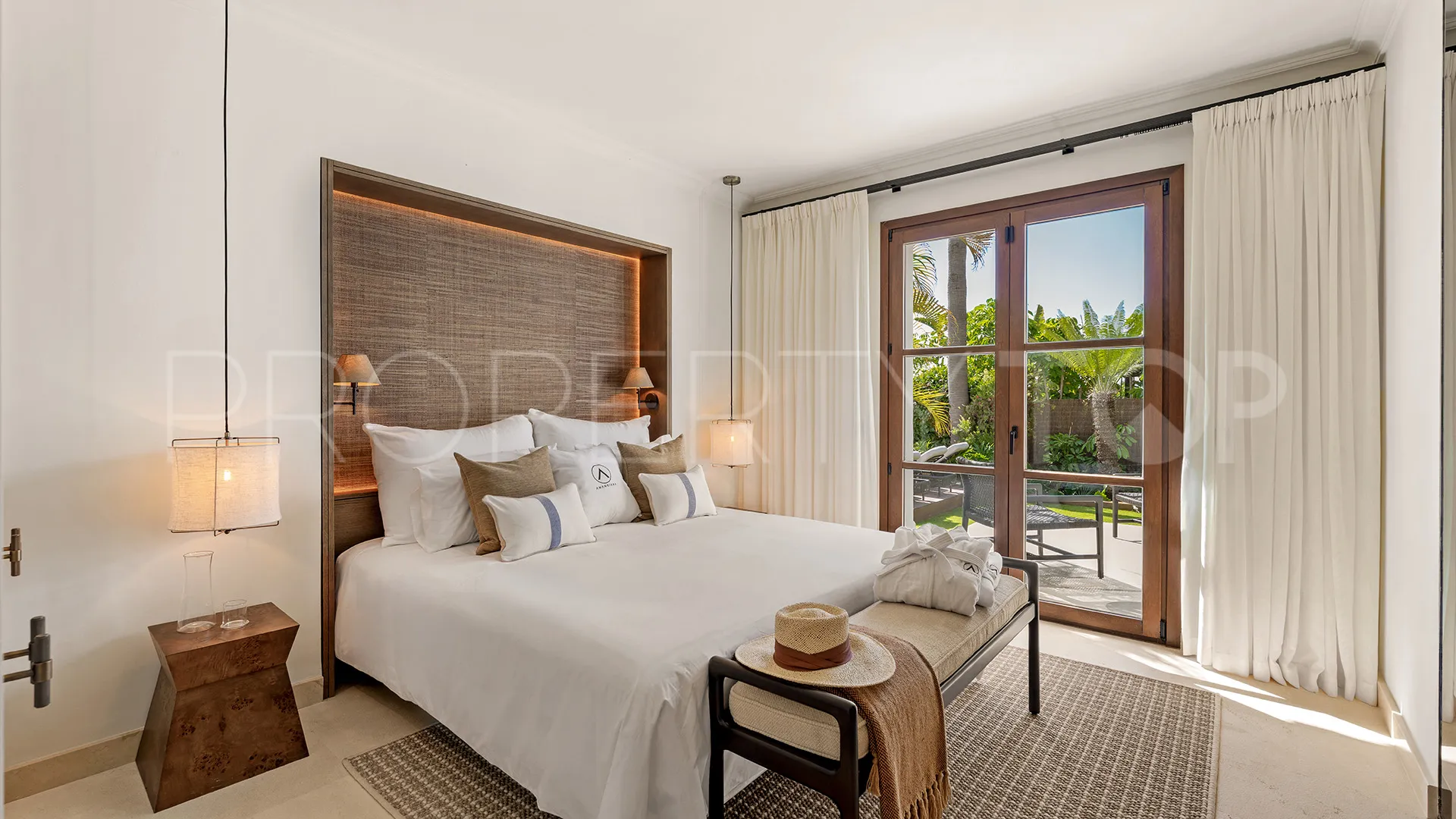 For sale Bellevue villa with 4 bedrooms
