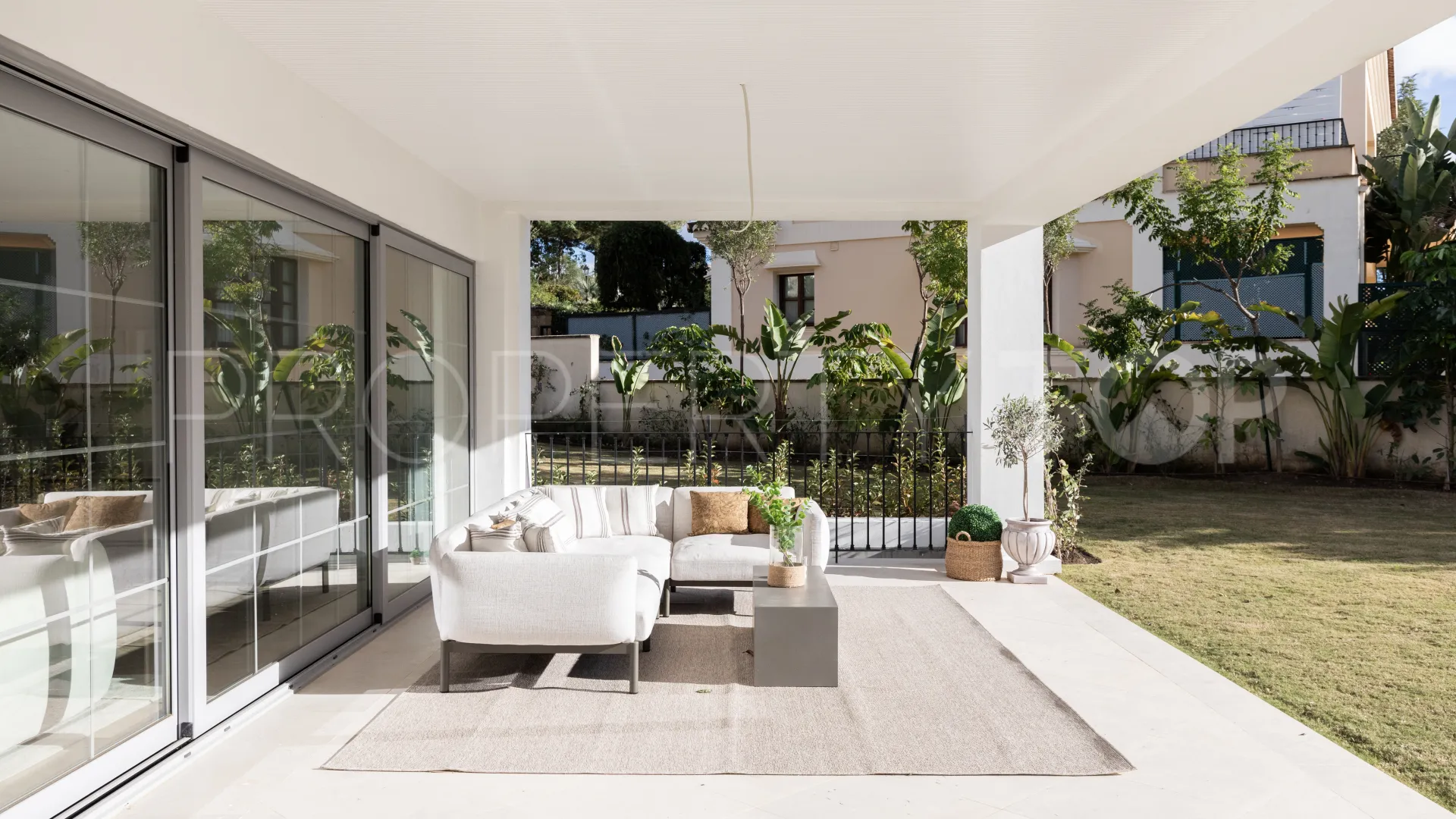 Comprar villa de 4 dormitorios en Los Arqueros