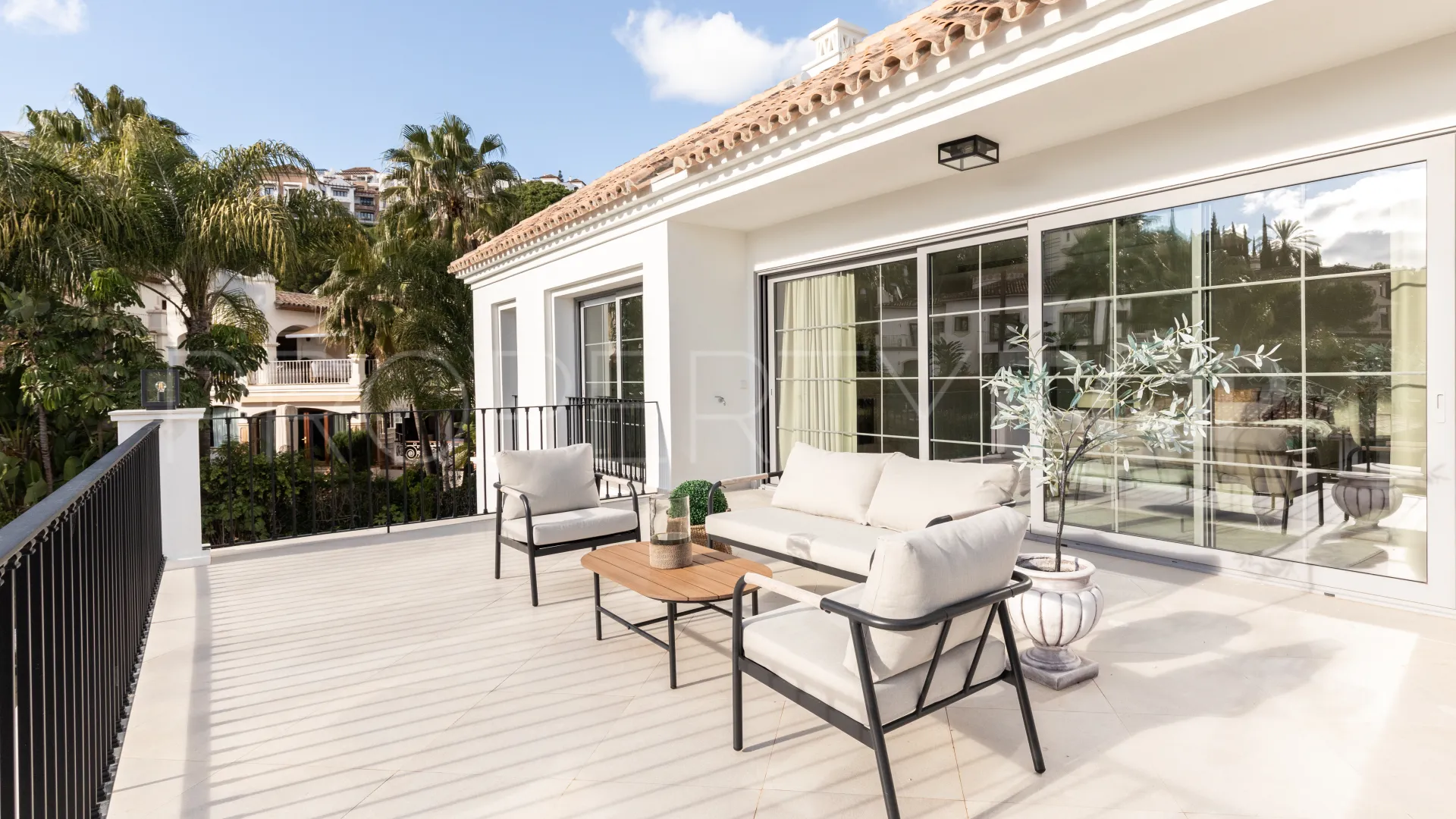 Comprar villa de 4 dormitorios en Los Arqueros