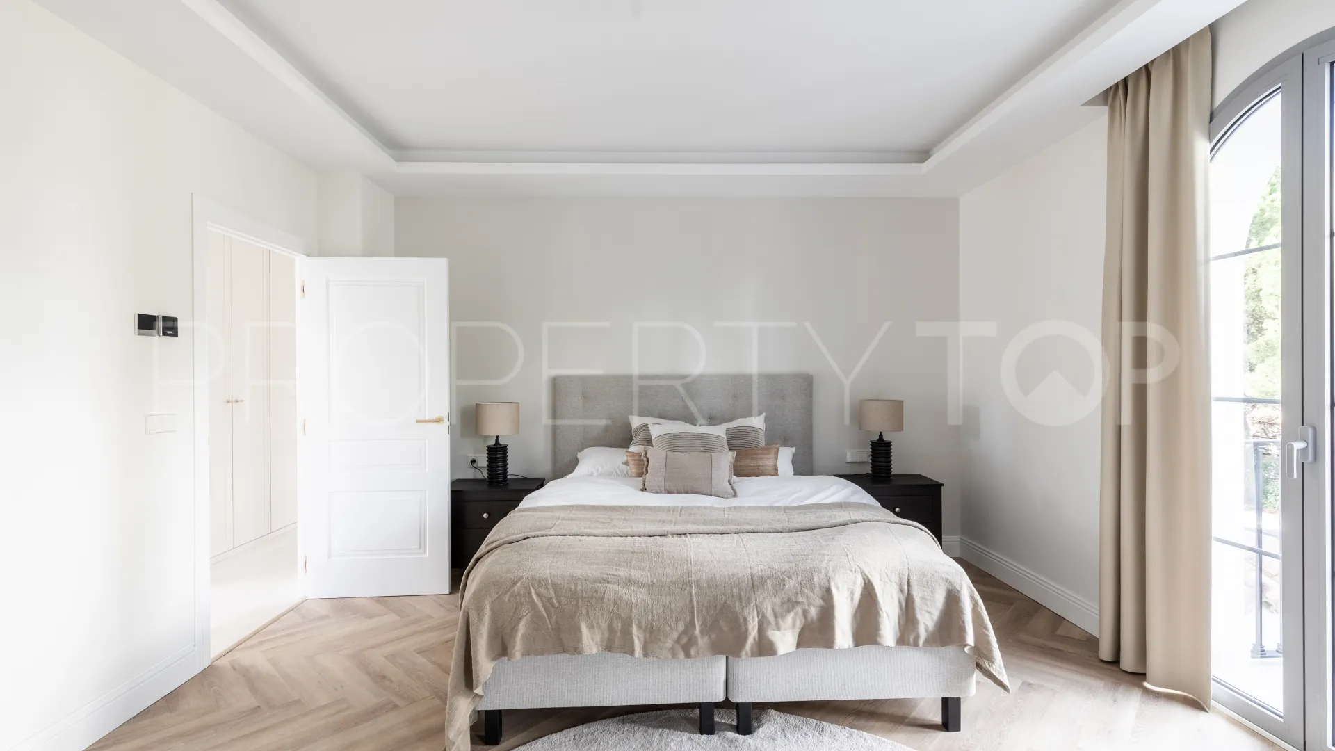 Comprar villa de 4 dormitorios en Los Arqueros