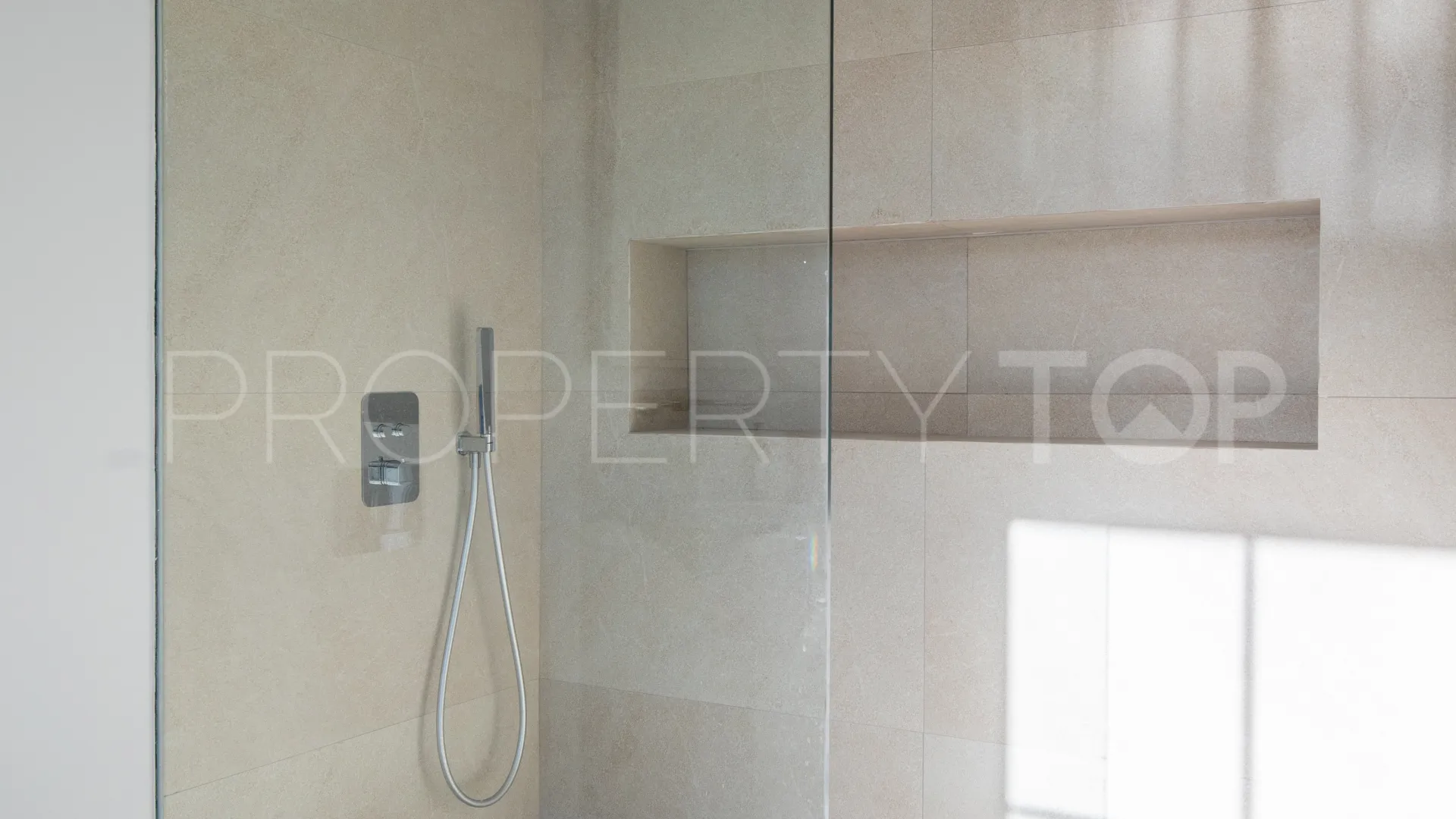 Comprar villa de 4 dormitorios en Los Arqueros
