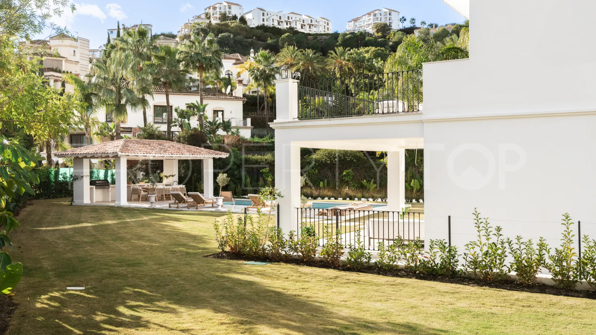 Comprar villa de 4 dormitorios en Los Arqueros