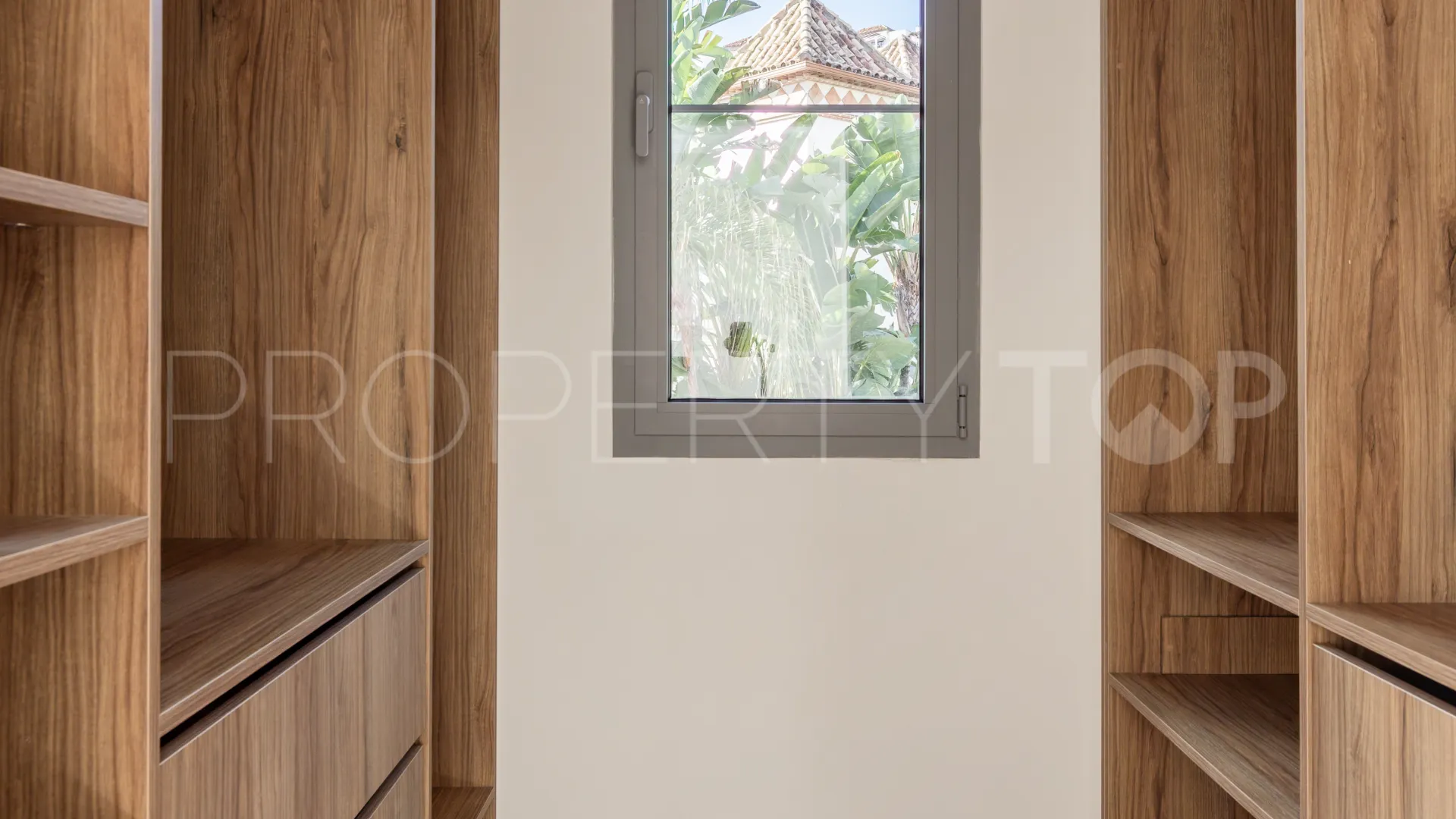 Comprar villa de 4 dormitorios en Los Arqueros