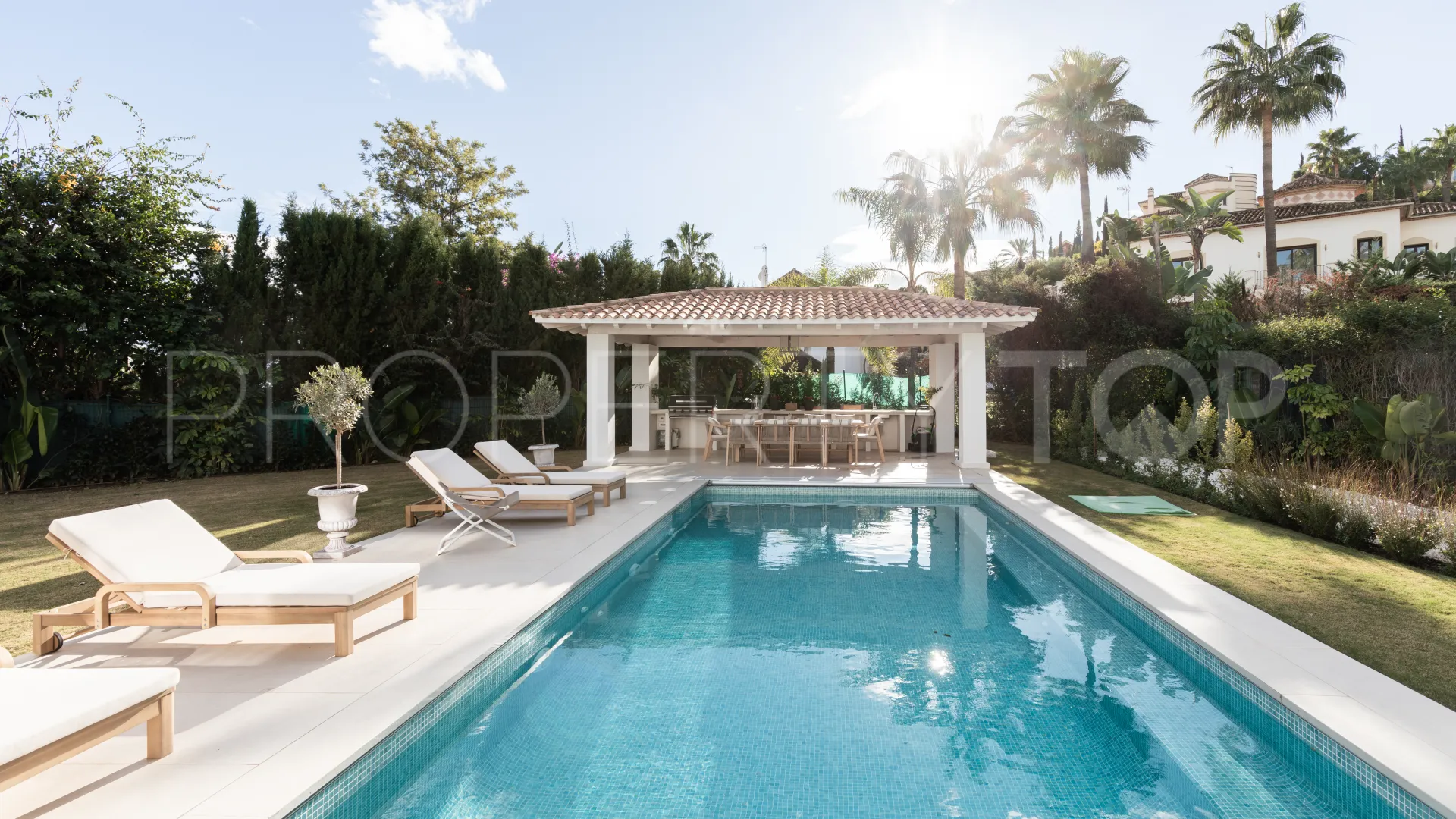 Comprar villa de 4 dormitorios en Los Arqueros
