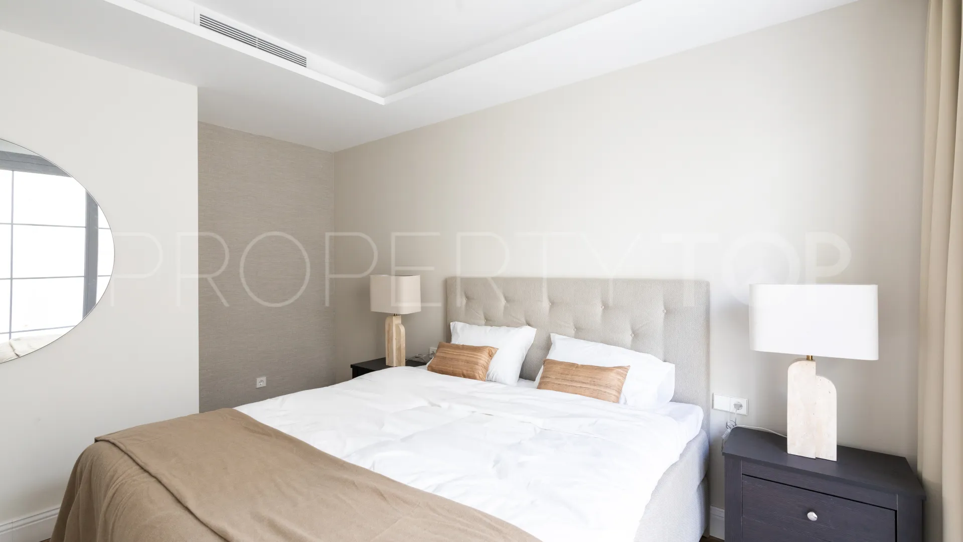 Comprar villa de 4 dormitorios en Los Arqueros