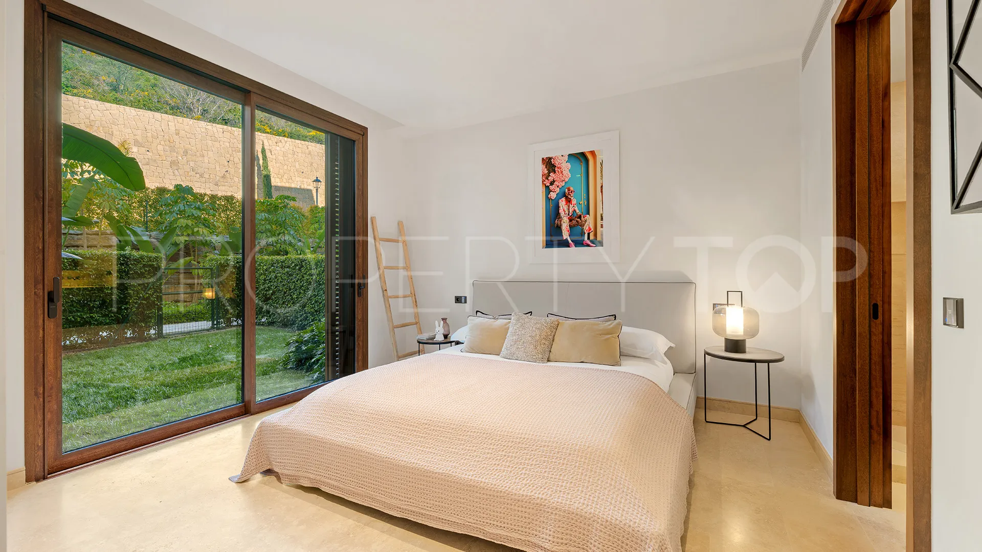 Buy apartment with 3 bedrooms in Finca Cortesin