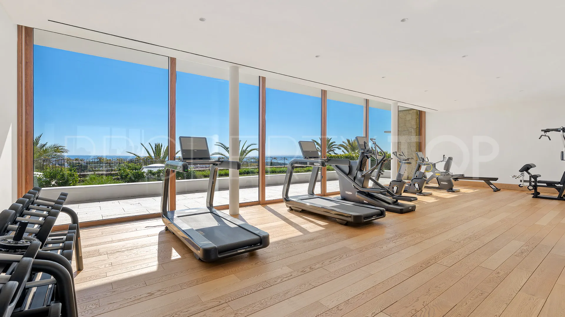 Buy apartment with 3 bedrooms in Finca Cortesin