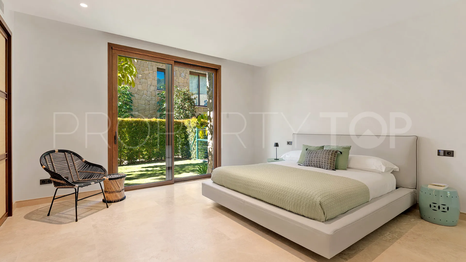 Buy apartment with 3 bedrooms in Finca Cortesin