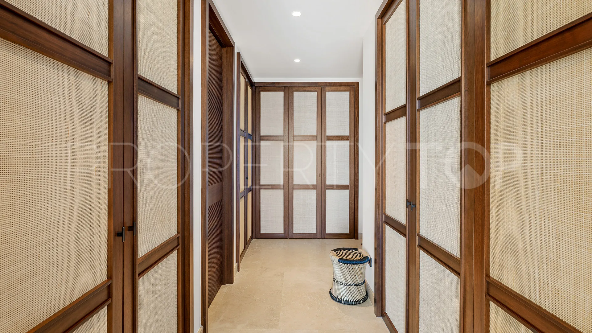 Buy apartment with 3 bedrooms in Finca Cortesin